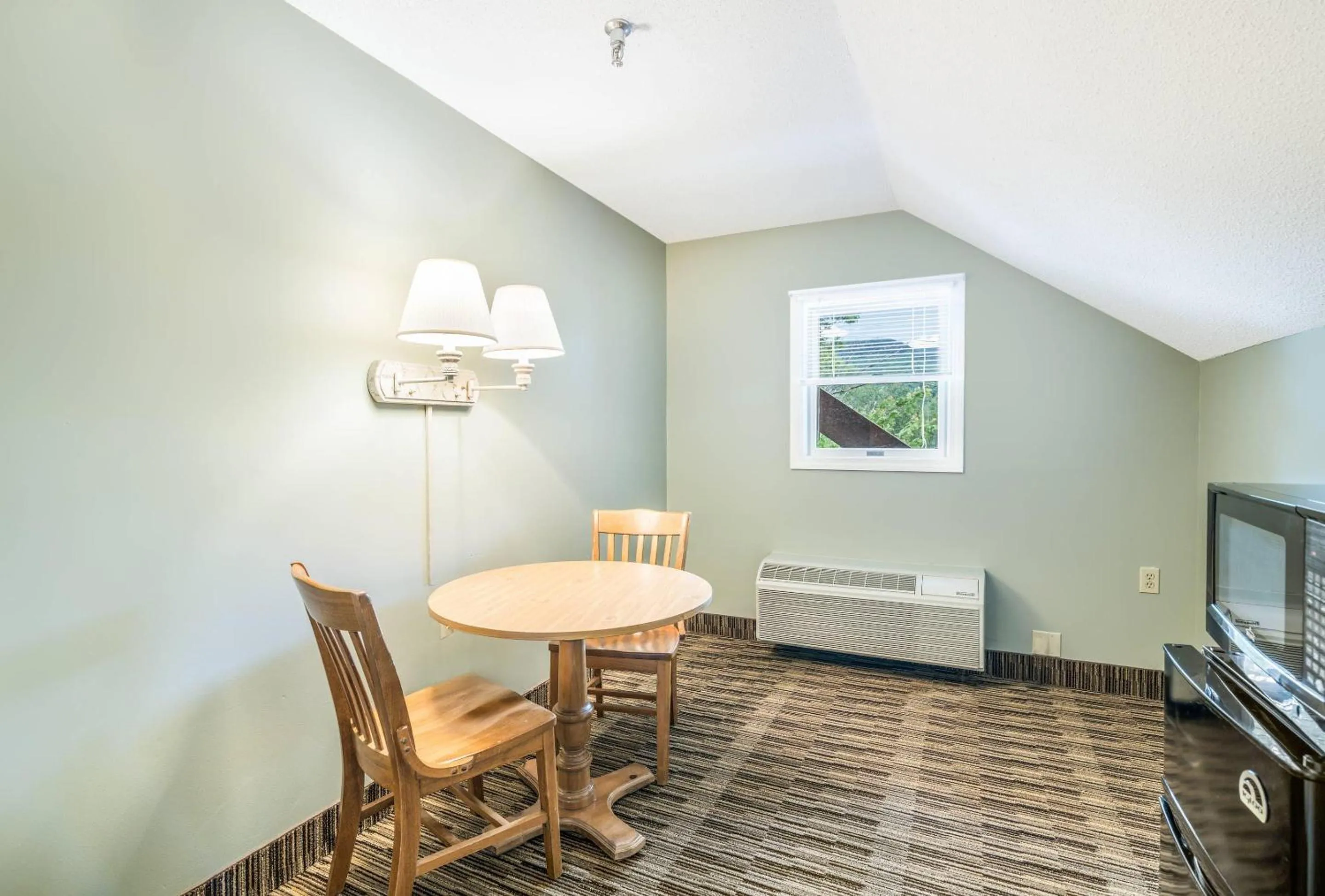 Bedroom in The Valley Inn, an Ascend Collection Hotel