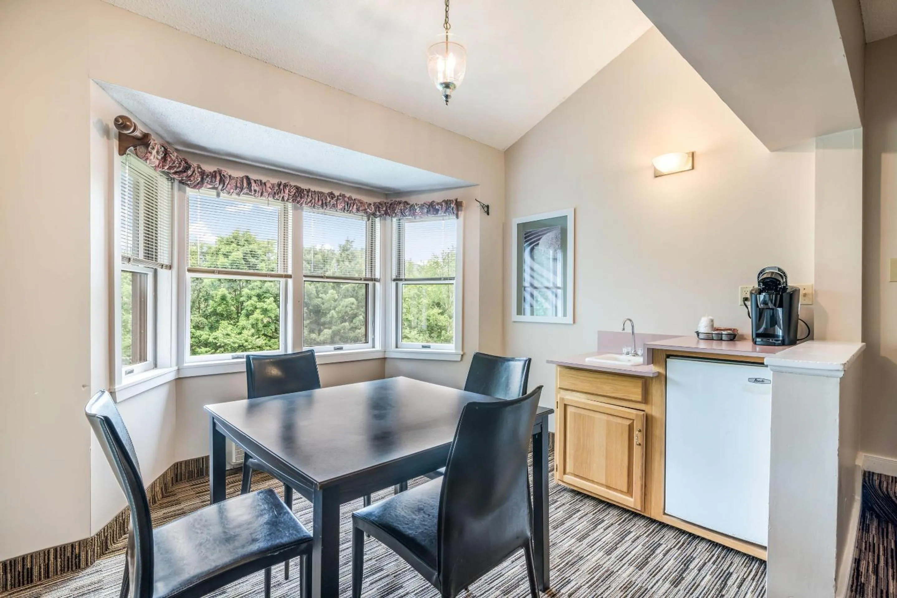 Bedroom in The Valley Inn, an Ascend Collection Hotel