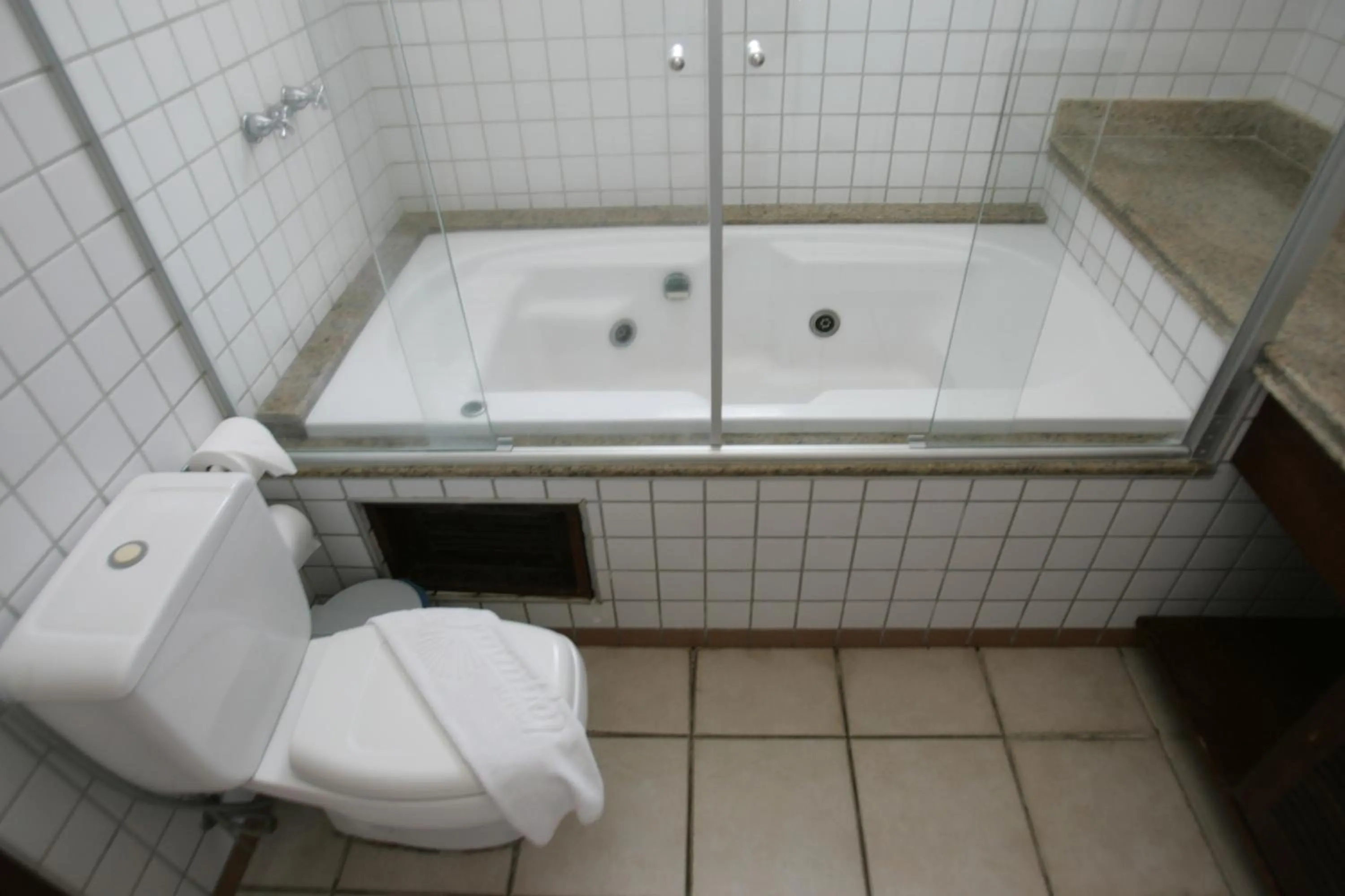 Bathroom in Hotel Laguna Blu
