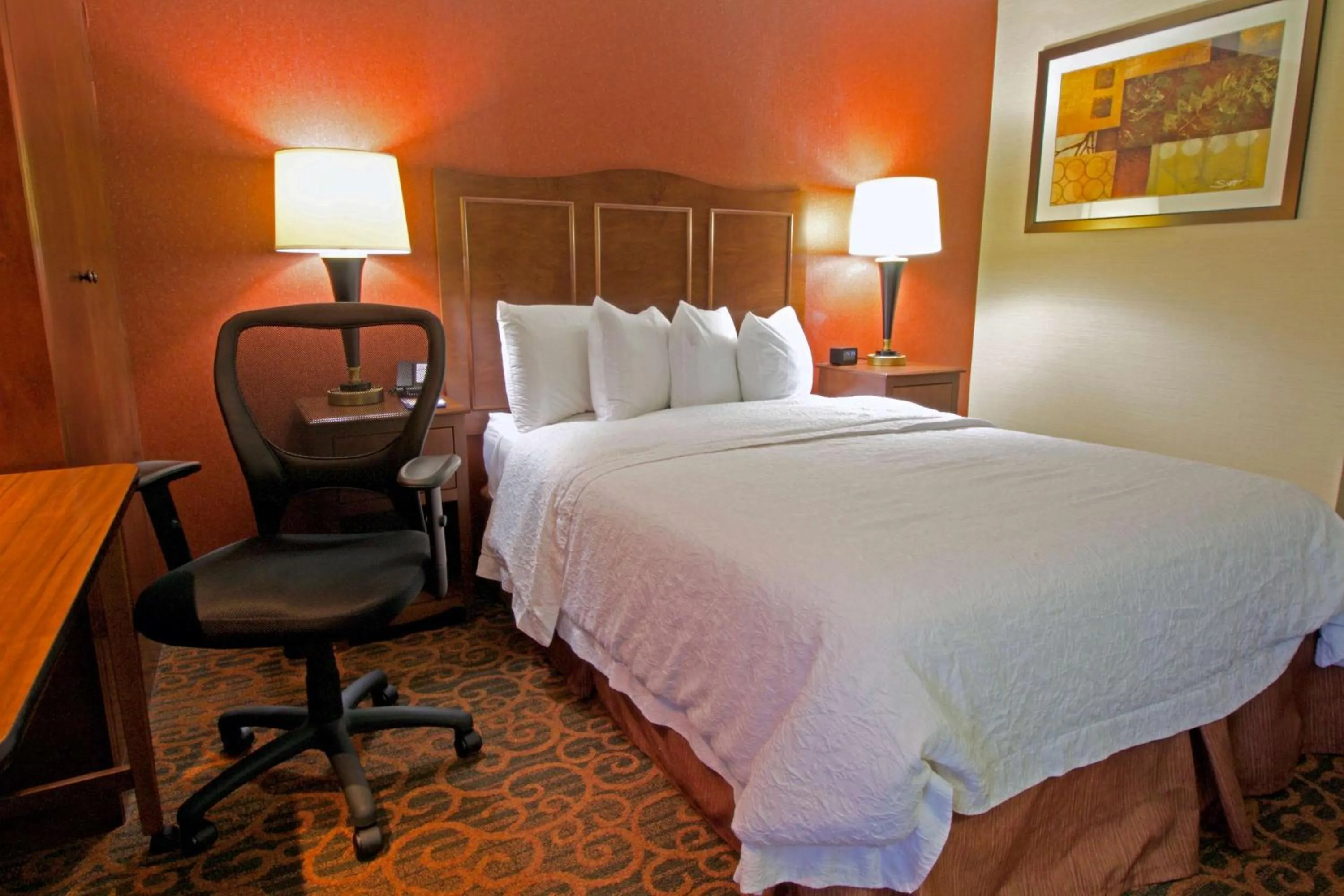 Bedroom, Bed in Hampton Inn Norfolk/Chesapeake - Greenbrier Area