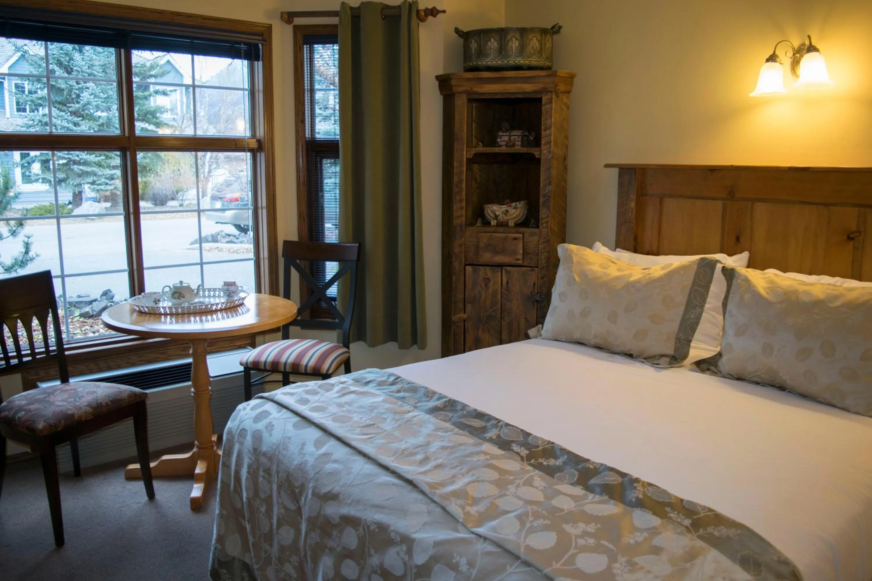 Bed in The Georgetown Inn