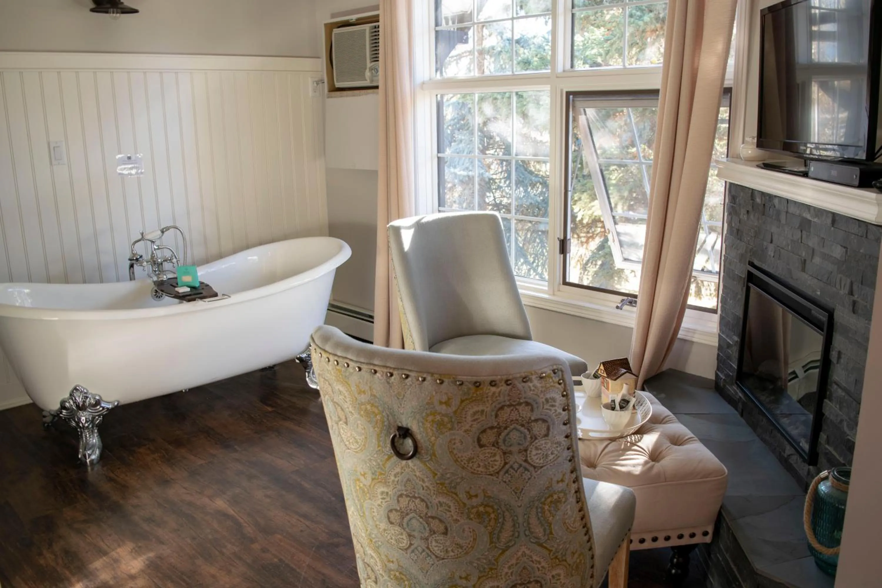 Seating area in The Georgetown Inn