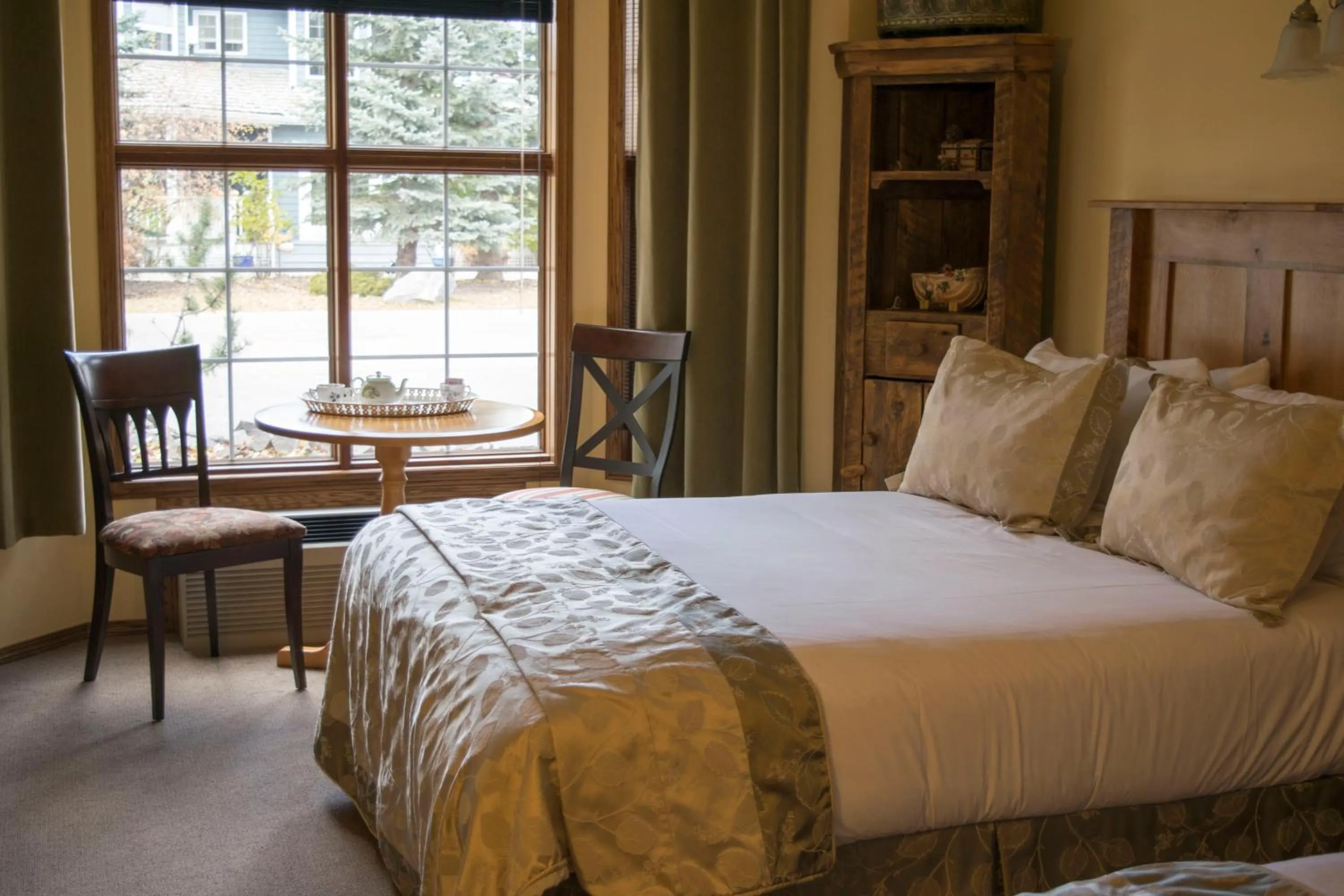 Bed in The Georgetown Inn