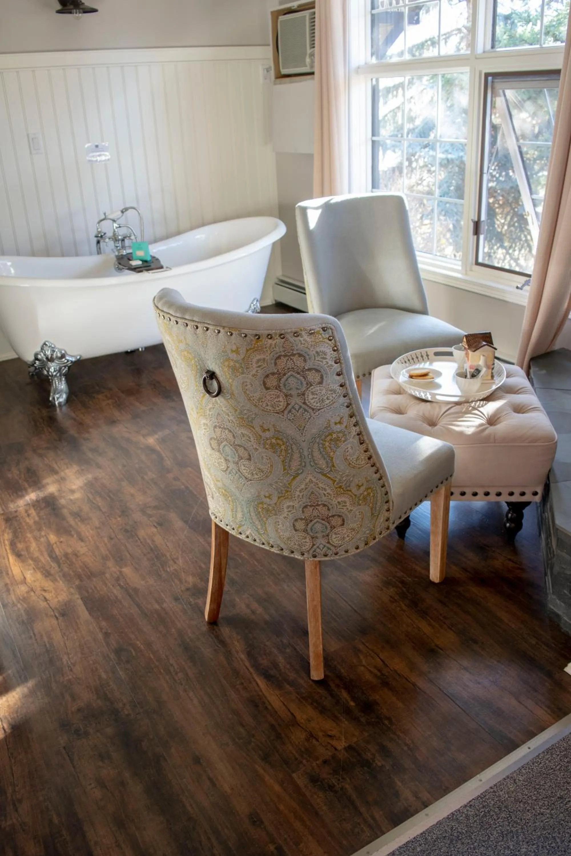 Seating area in The Georgetown Inn