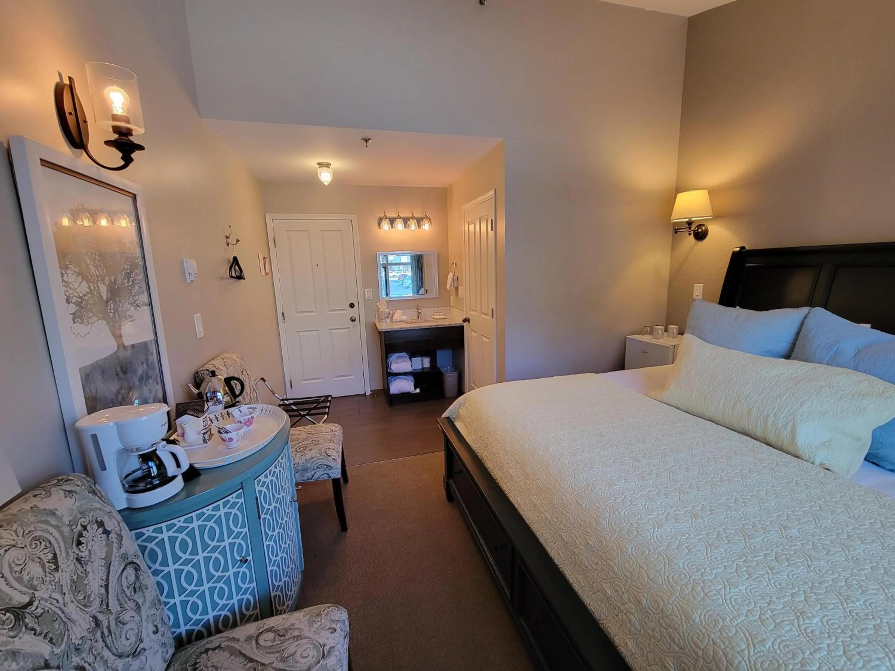 Bed in The Georgetown Inn