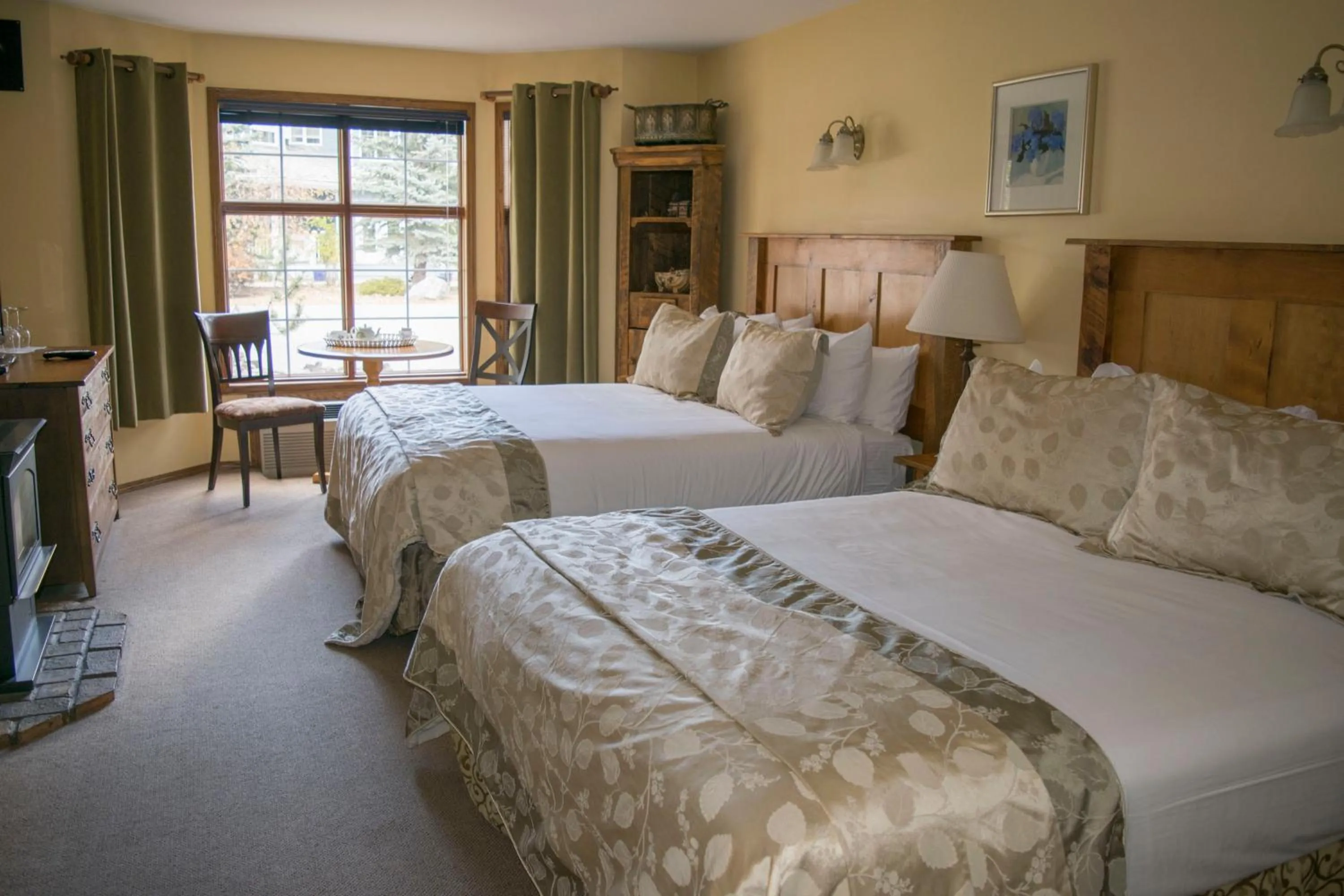 Bed in The Georgetown Inn