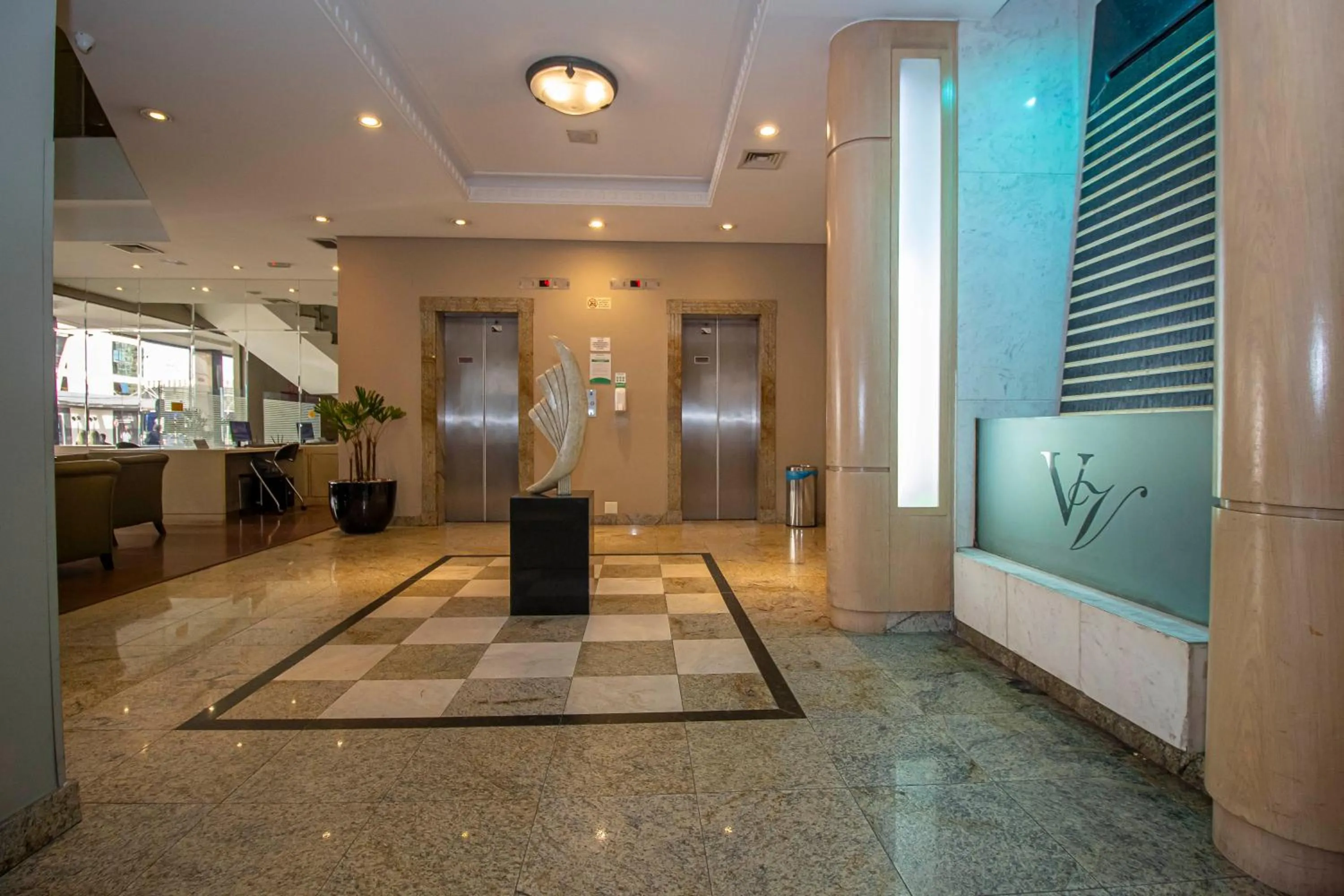 Lobby or reception in Hotel Victoria Villa Curitiba by Nacional Inn