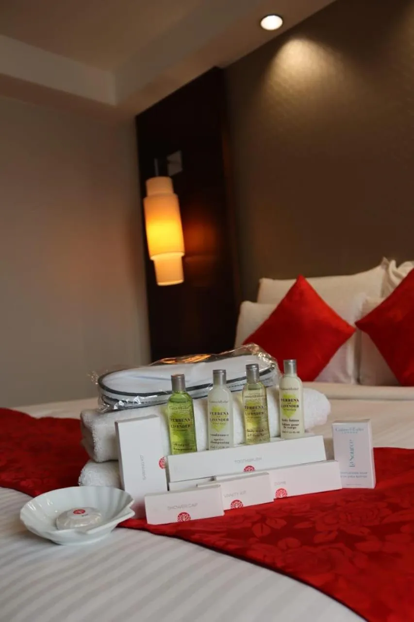 Shower, Bed in Seri Pacific Hotel Kuala Lumpur