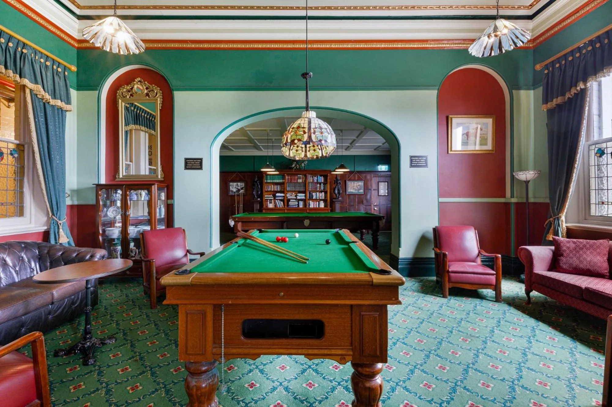 Billiard in Carrington Hotel