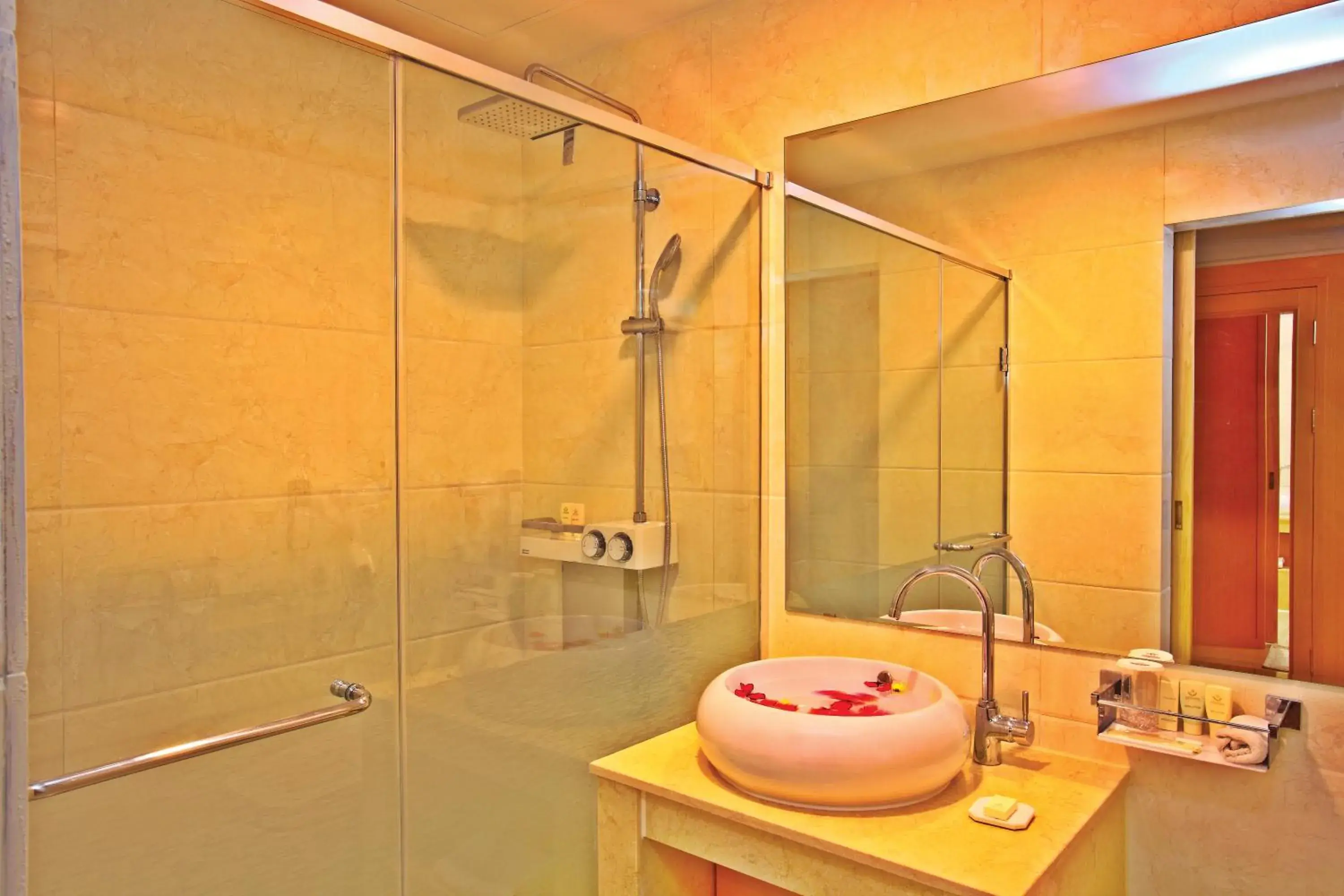 Superior Double Room with Gym & Sauna Free Access for 1 person in Hotel International Changwon Superior Double Room with Gym & Sauna Free Access for 1 person in Hotel International Changwon