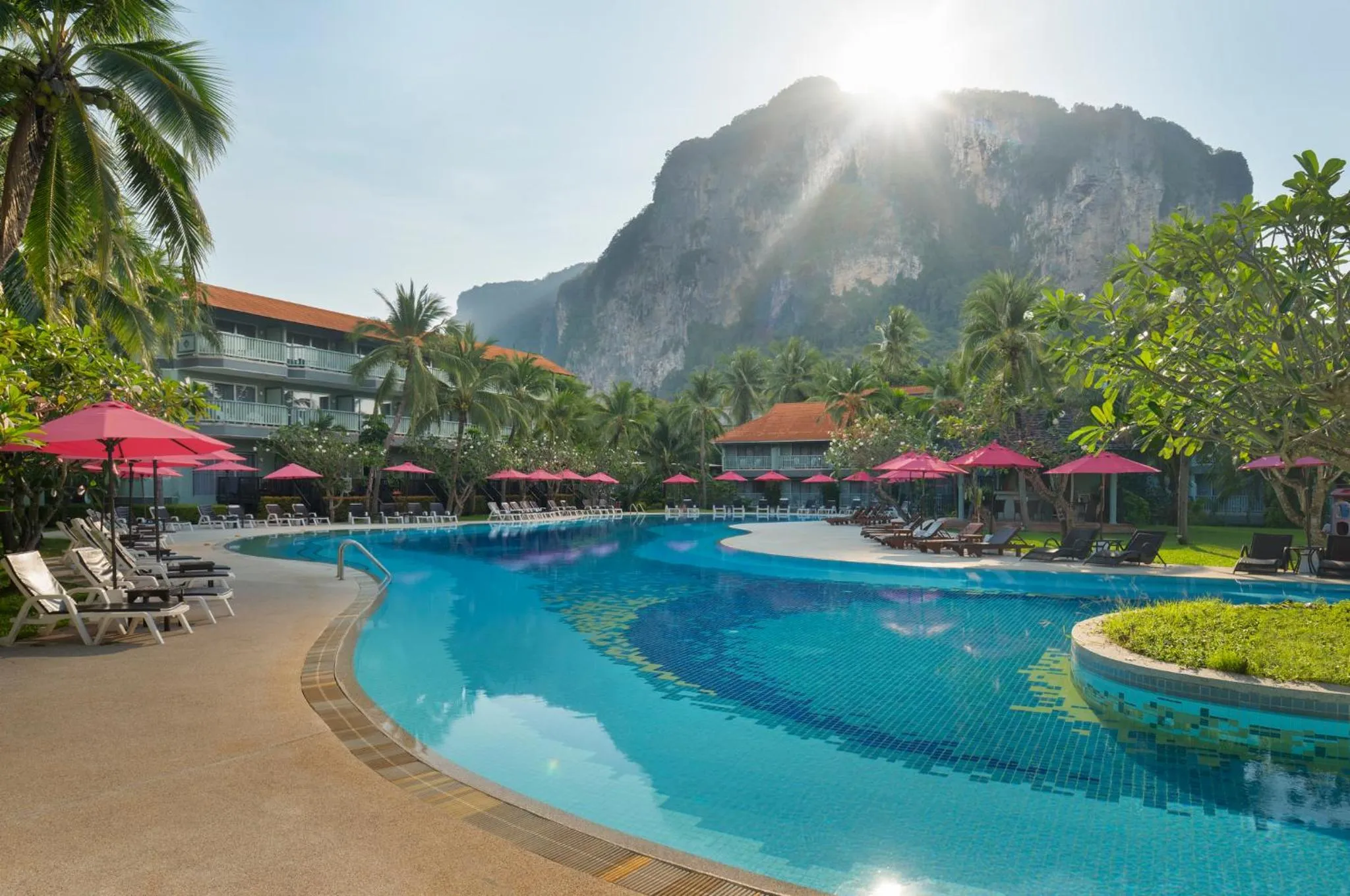 Swimming pool in Aonang Villa Resort l Lifestyle Beachfront Resort