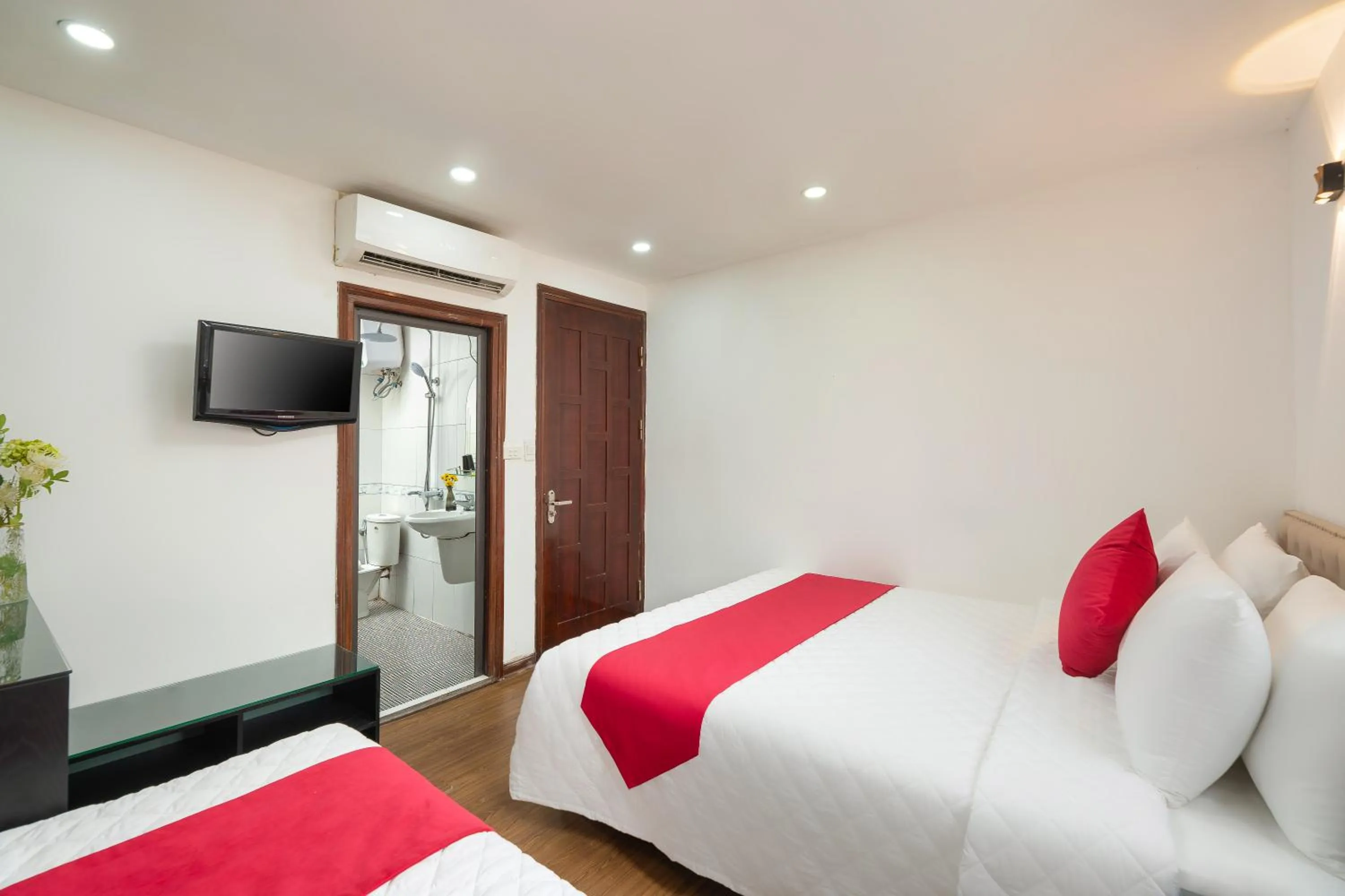 Bedroom, Bed in Golden Time Hostel 3