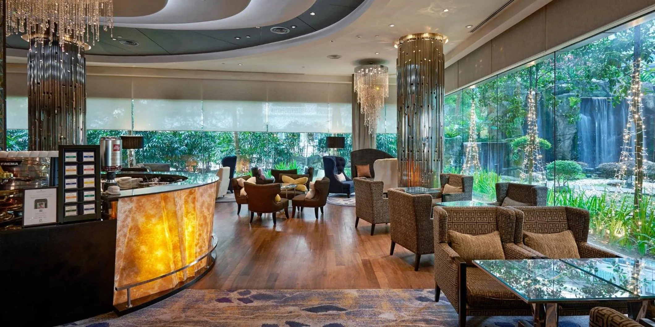 Lounge or bar in InterContinental Kuala Lumpur by IHG