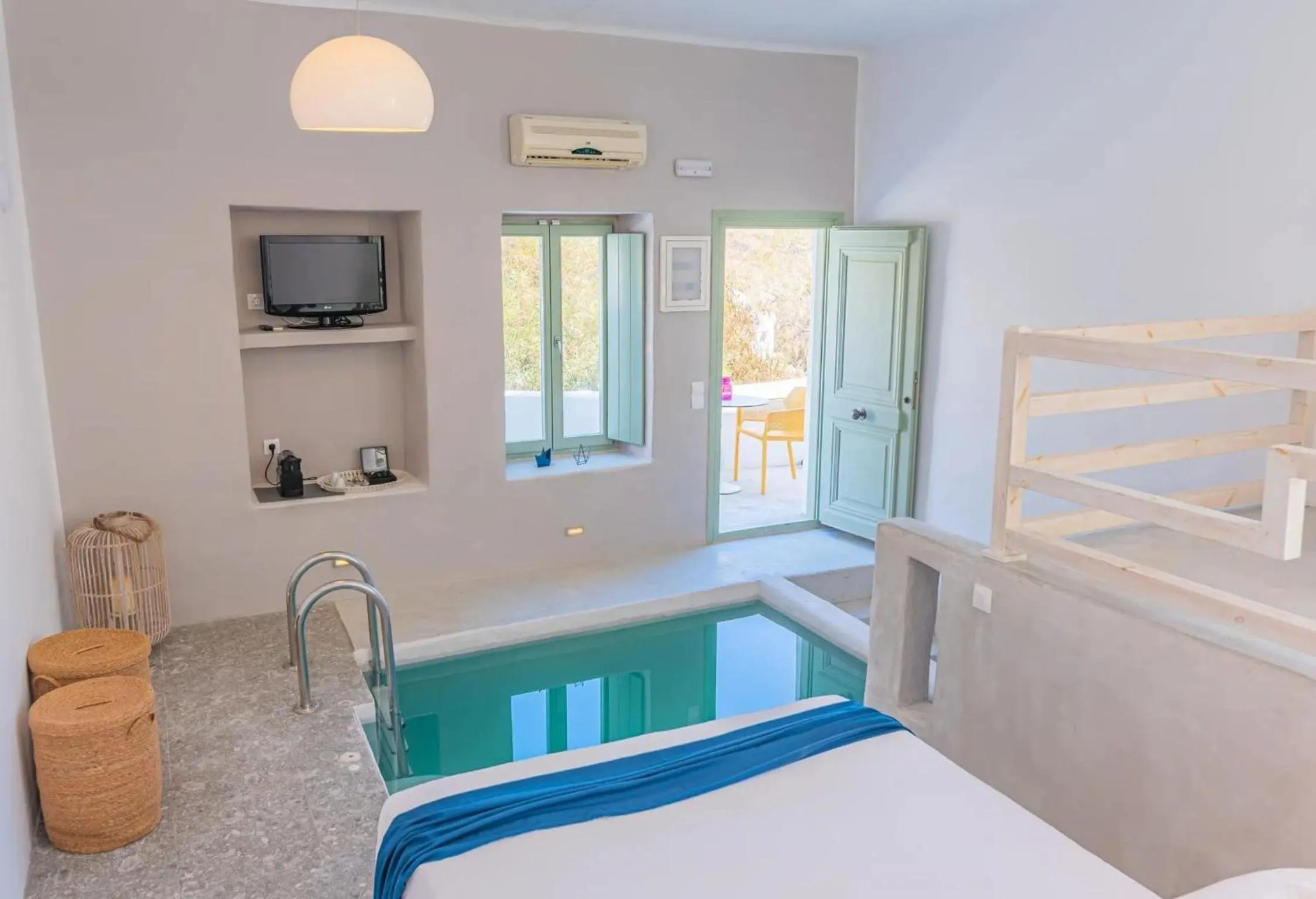 TV and multimedia, Bed in Pylaia Boutique Hotel & Spa