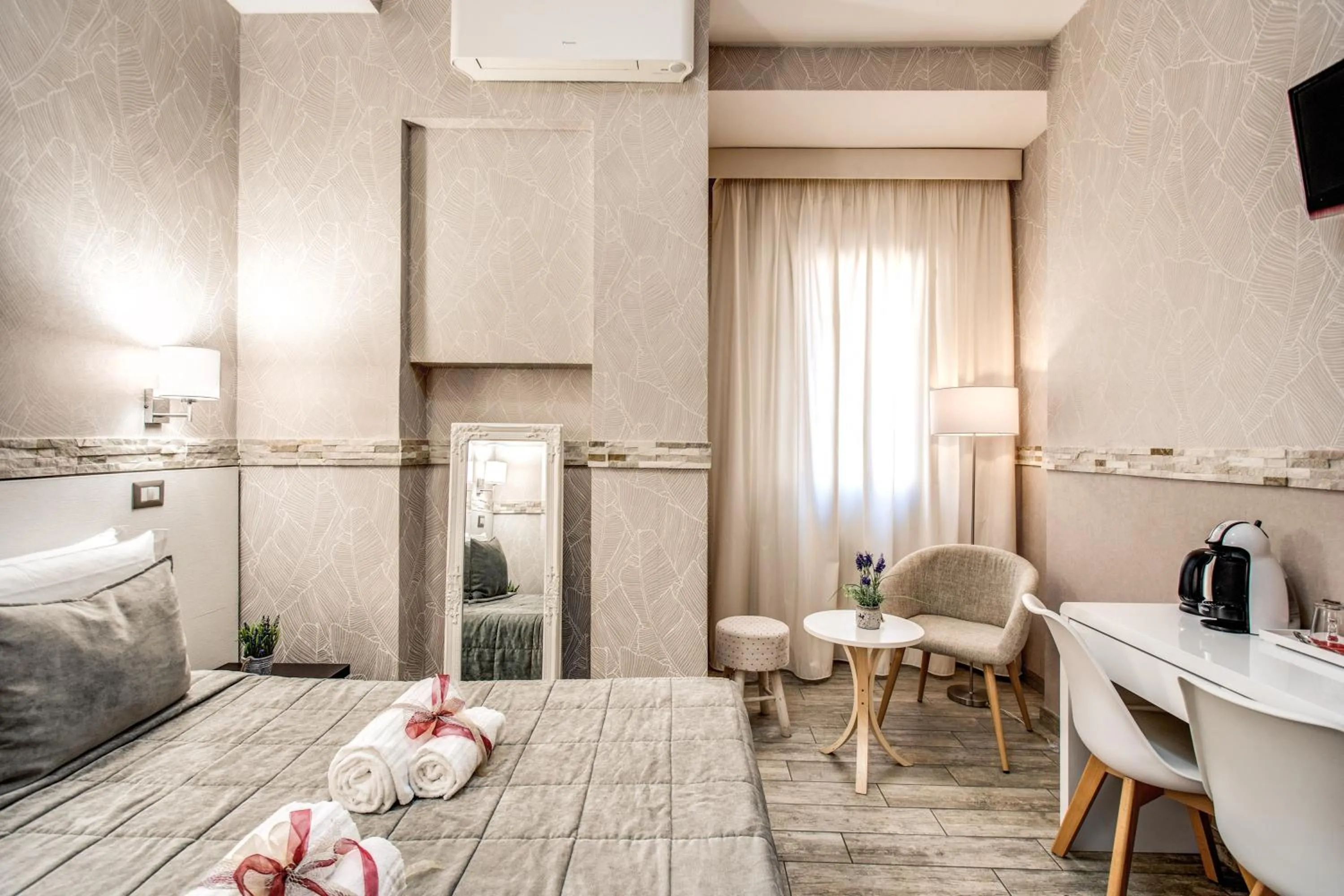 Photo of the whole room, Bed in Santamaria Inn