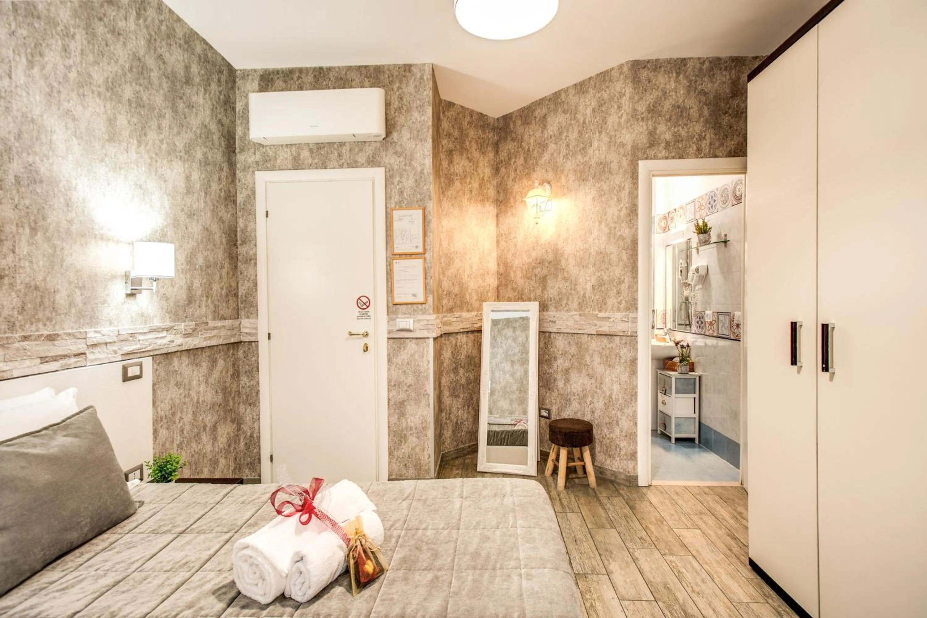 Photo of the whole room, Bed in Santamaria Inn