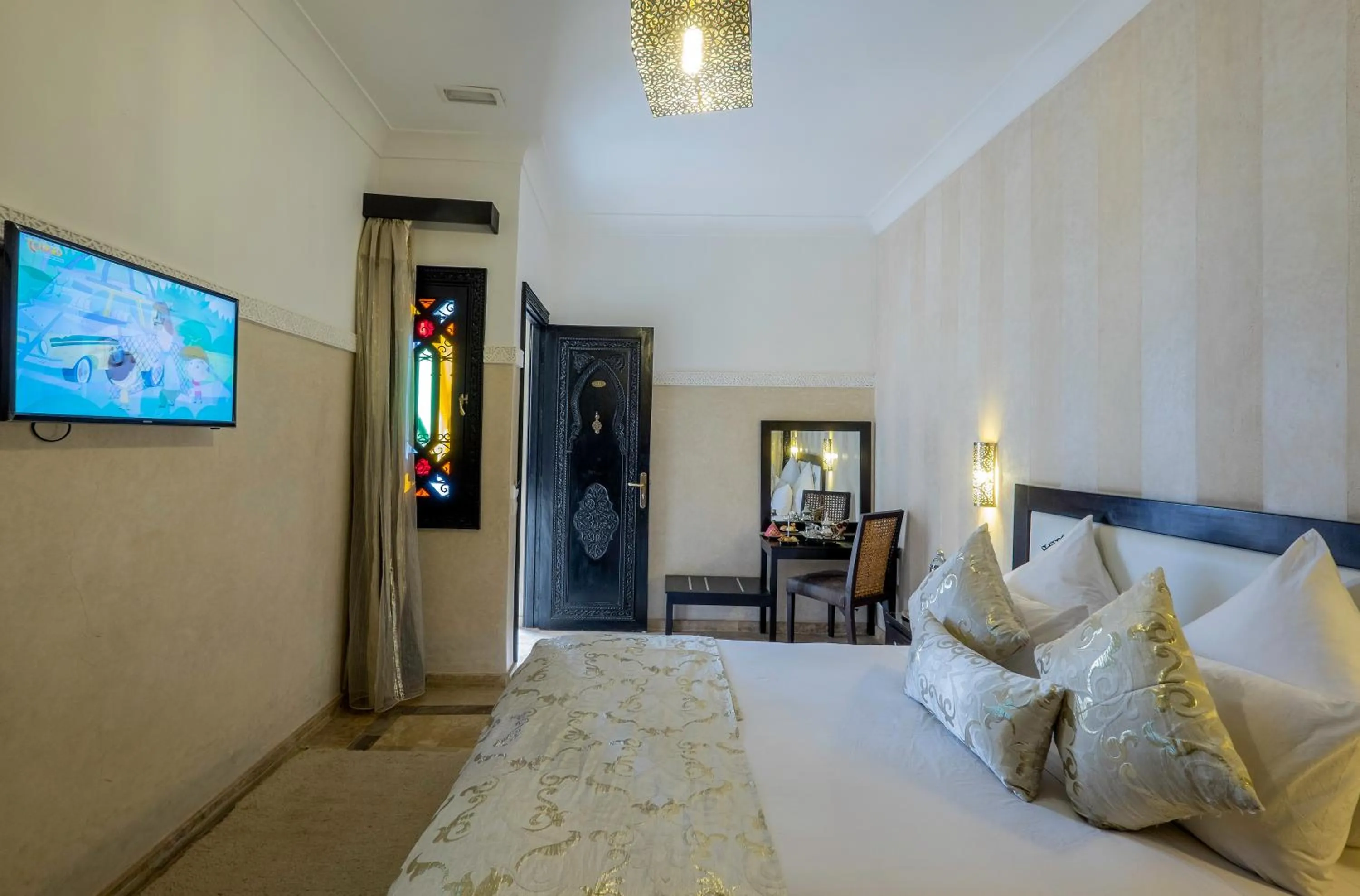 TV and multimedia, Bed in Riad Nesma Suites & Spa