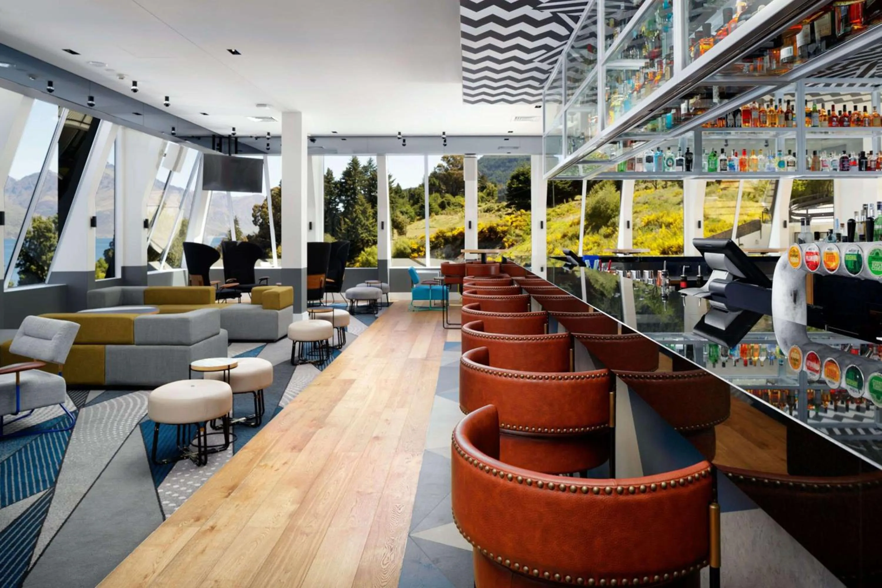 Lounge or bar in QT Queenstown