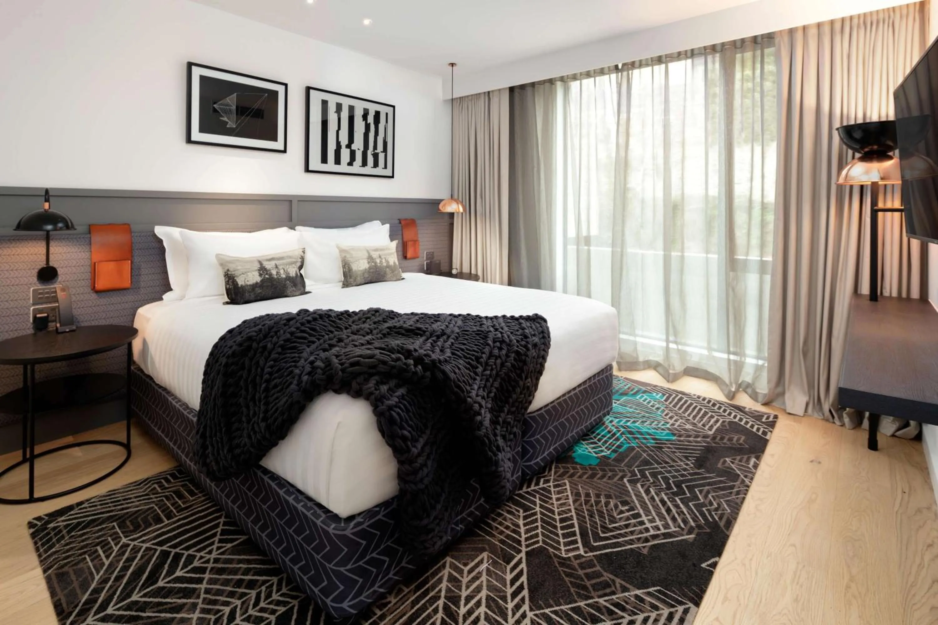 Bedroom, Bed in QT Queenstown