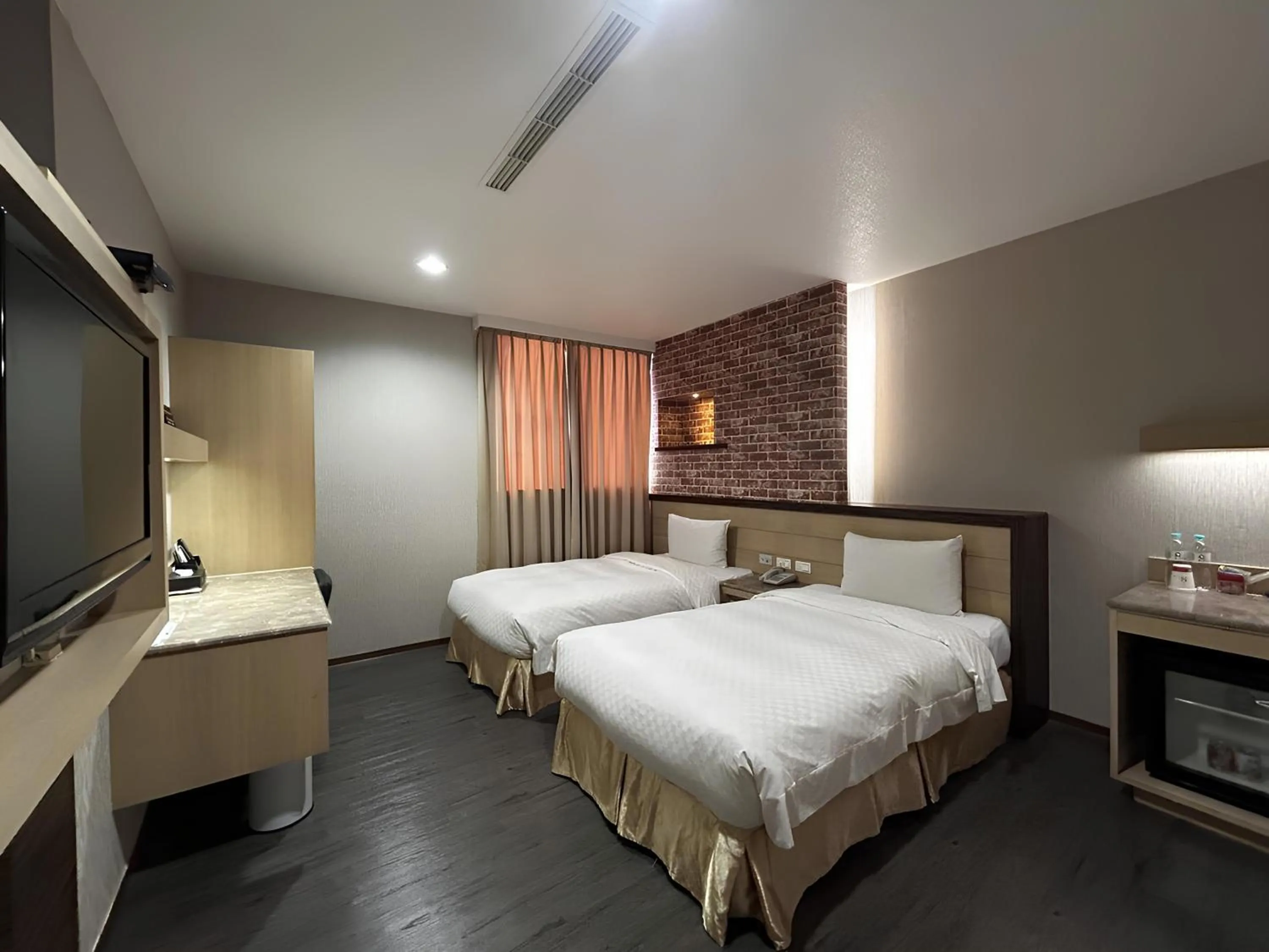 Photo of the whole room, Bed in 花鄉商旅 左營店 Hua Xiang Hotel-Zuoying