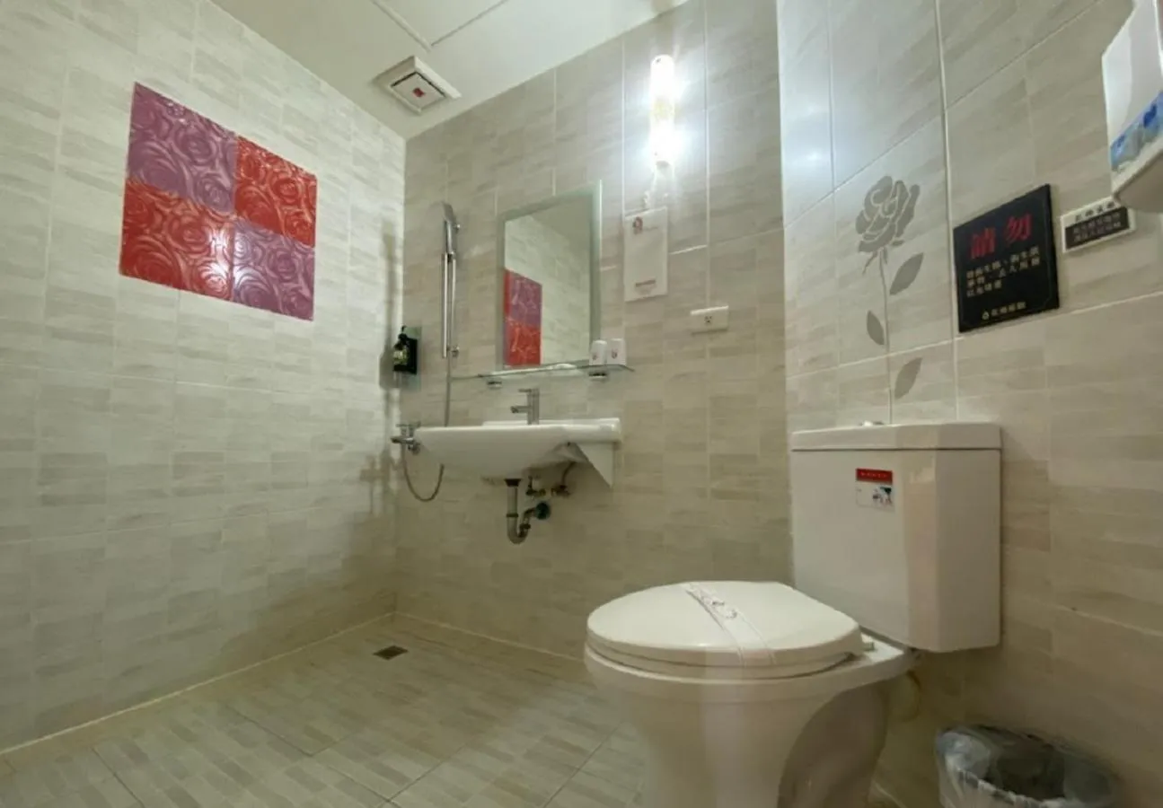 Shower in 花鄉商旅 左營店 Hua Xiang Hotel-Zuoying
