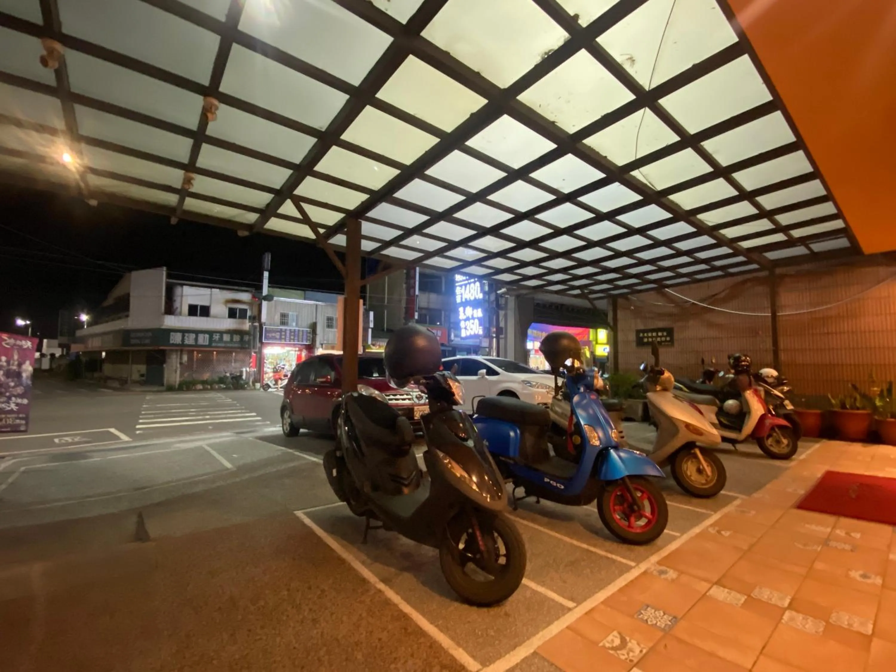 Property building in 花鄉商旅 左營店 Hua Xiang Hotel-Zuoying