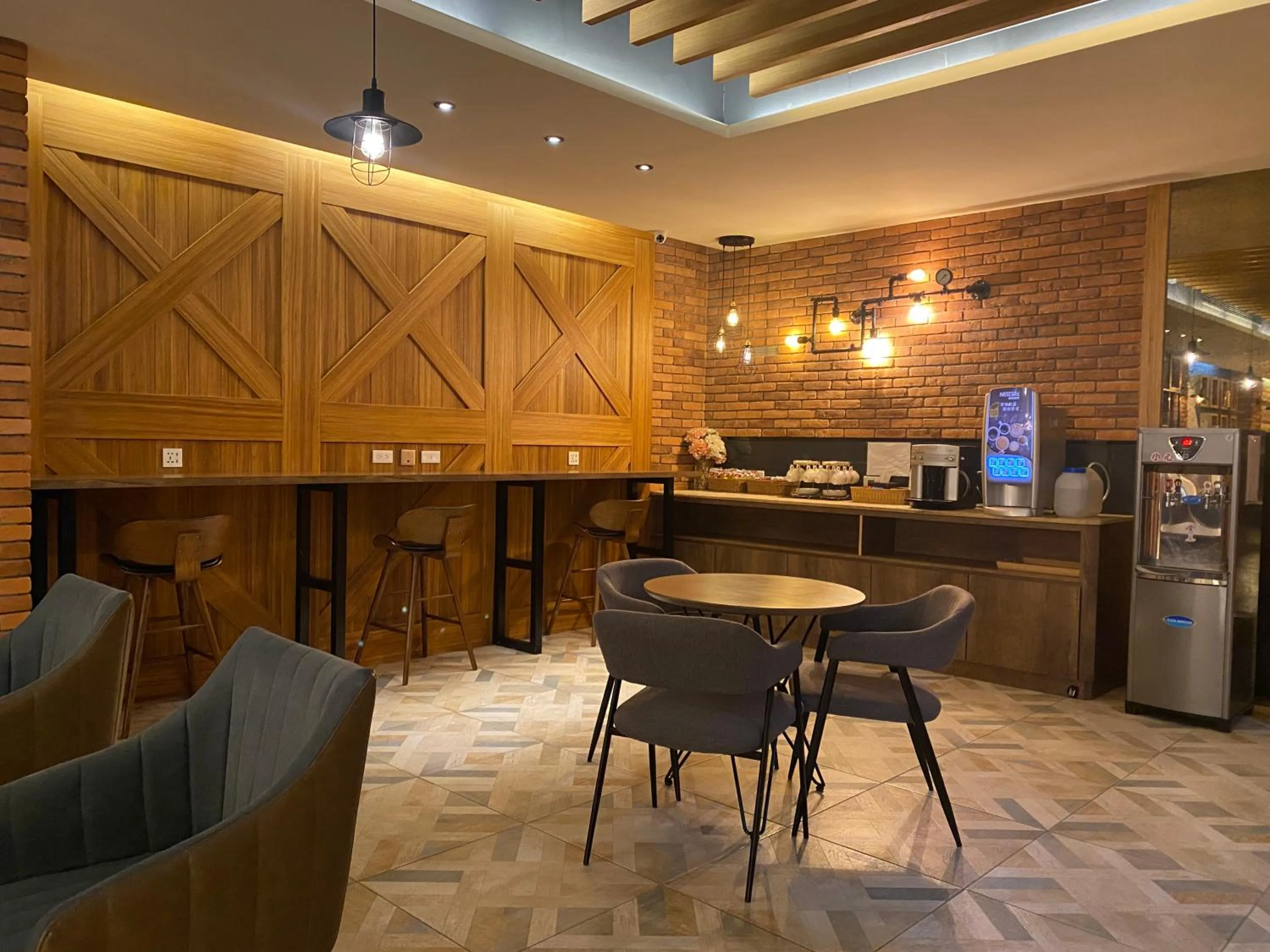 Coffee/tea facilities in 花鄉商旅 左營店 Hua Xiang Hotel-Zuoying