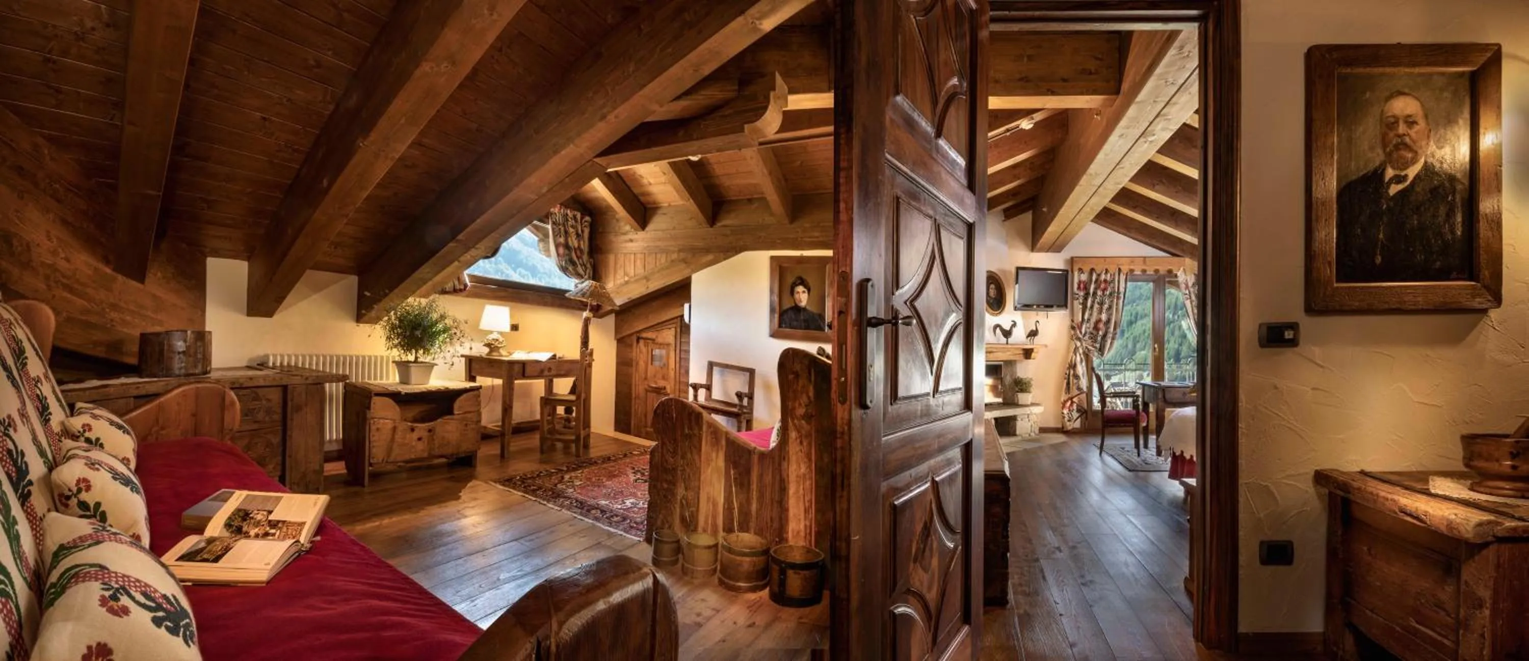 Living room, Bed in Bellevue Hotel & SPA