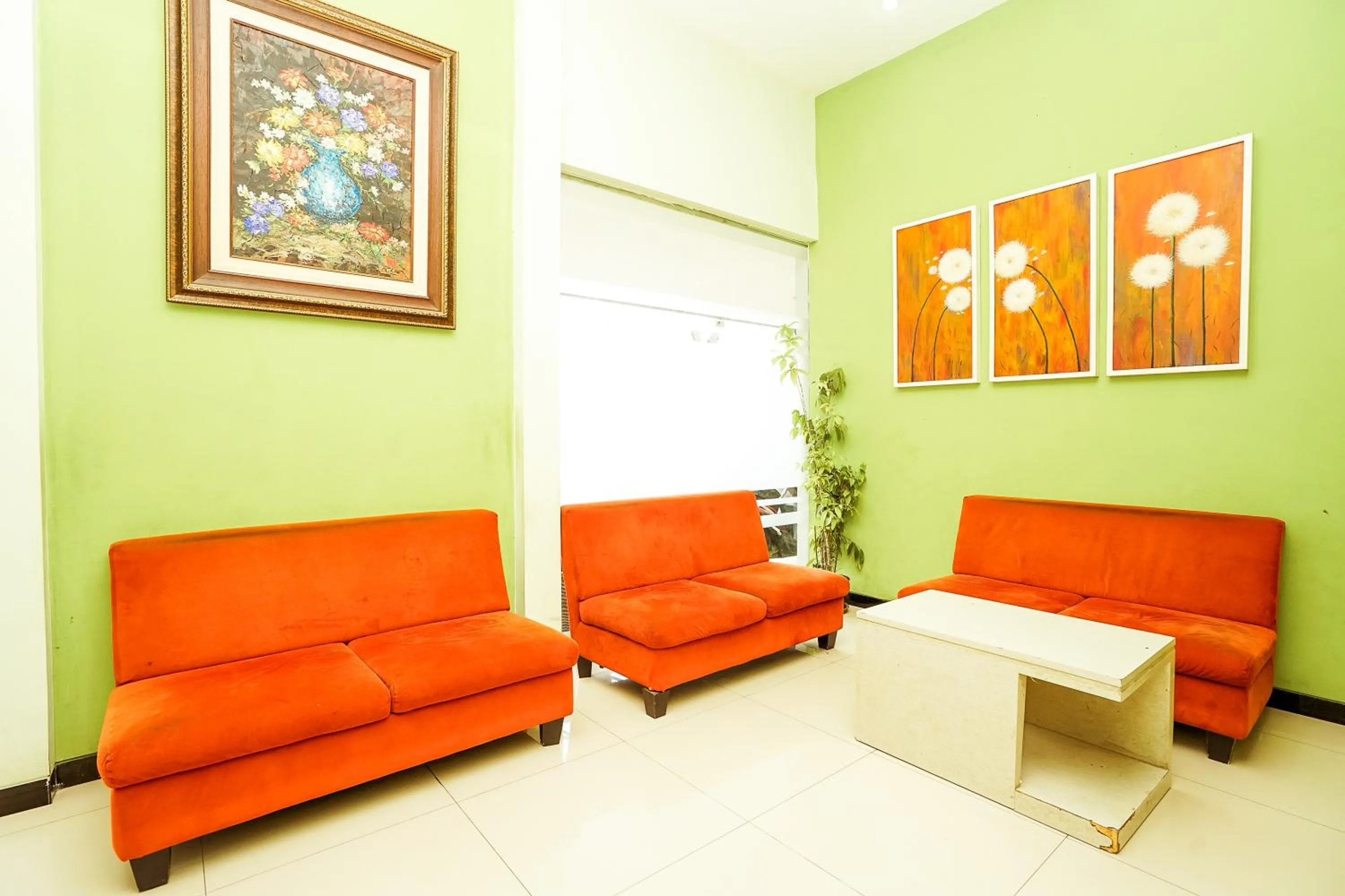 Lobby or reception in Ardhya Guesthouse Syariah by ecommerceloka