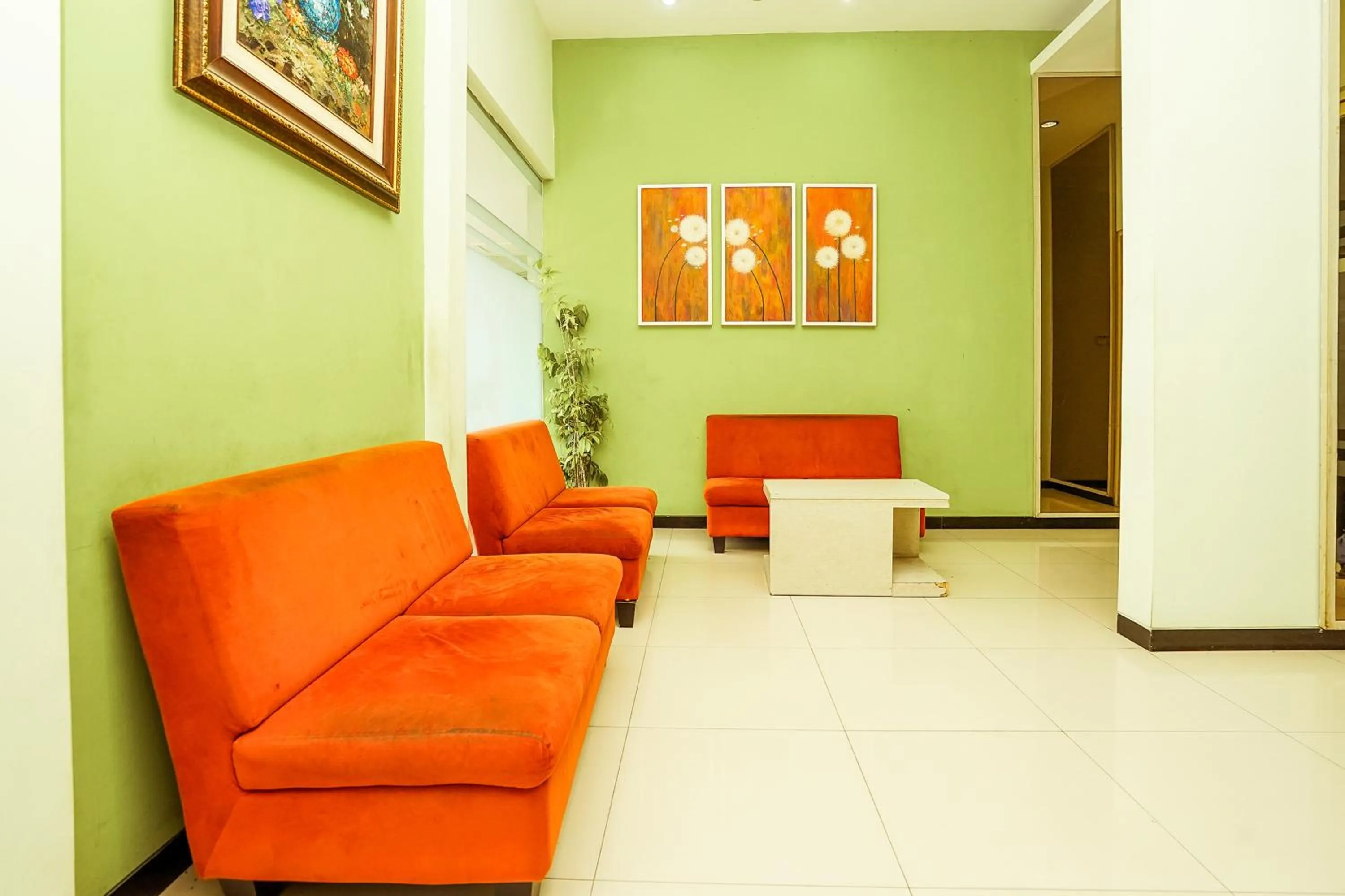 Lobby or reception in Ardhya Guesthouse Syariah by ecommerceloka