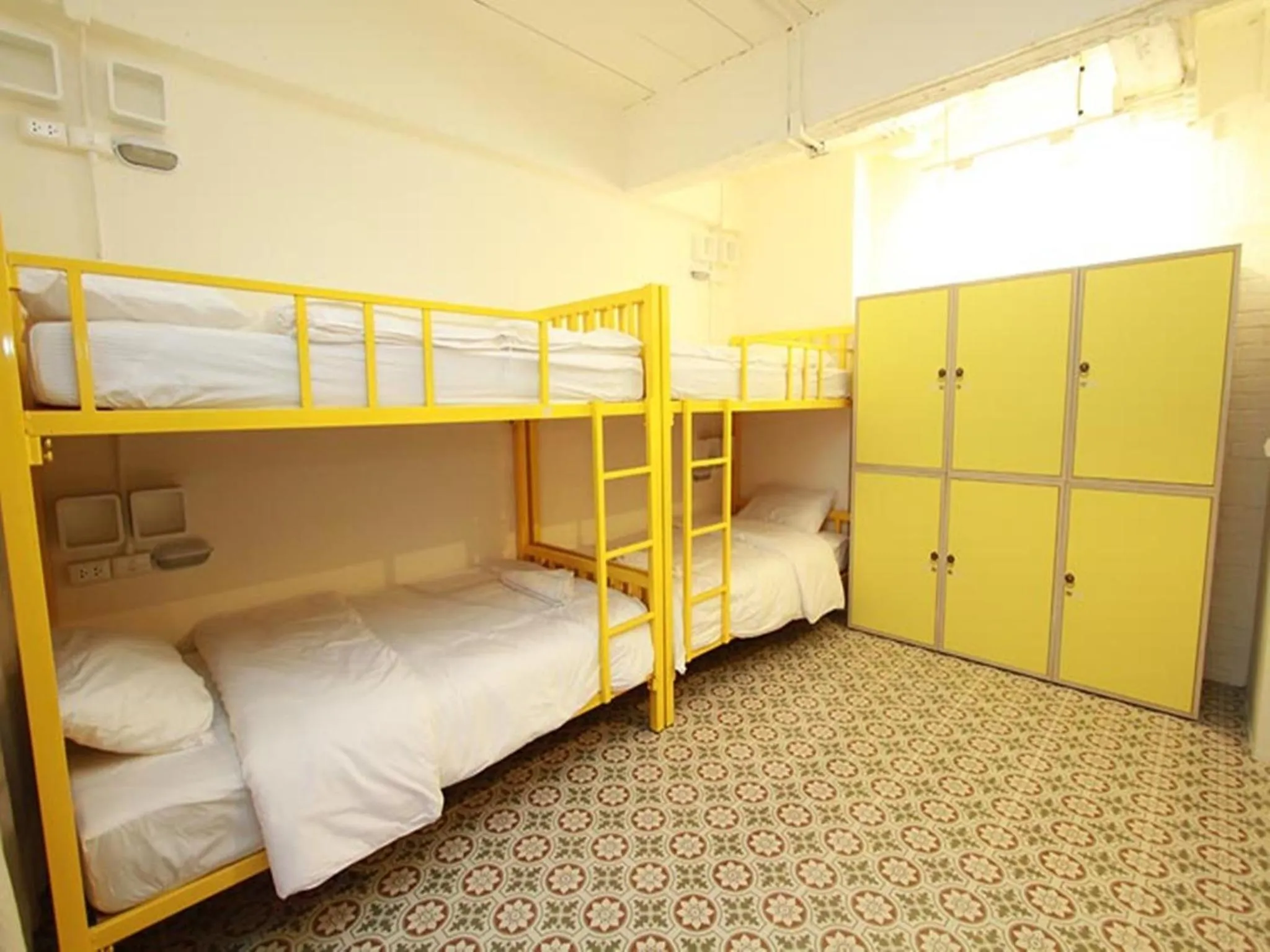 bunk bed in Sino Hostel @ Kata