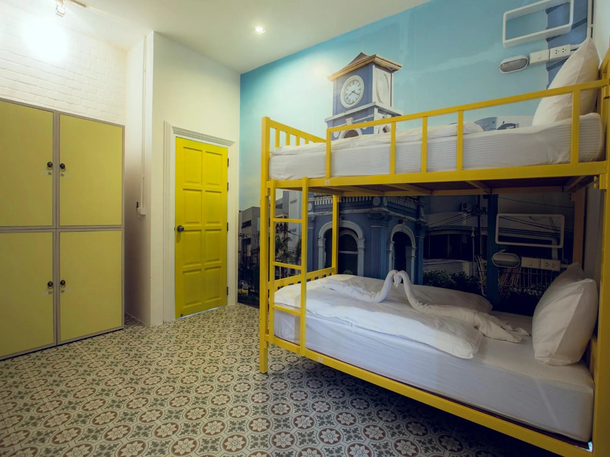 bunk bed in Sino Hostel @ Kata