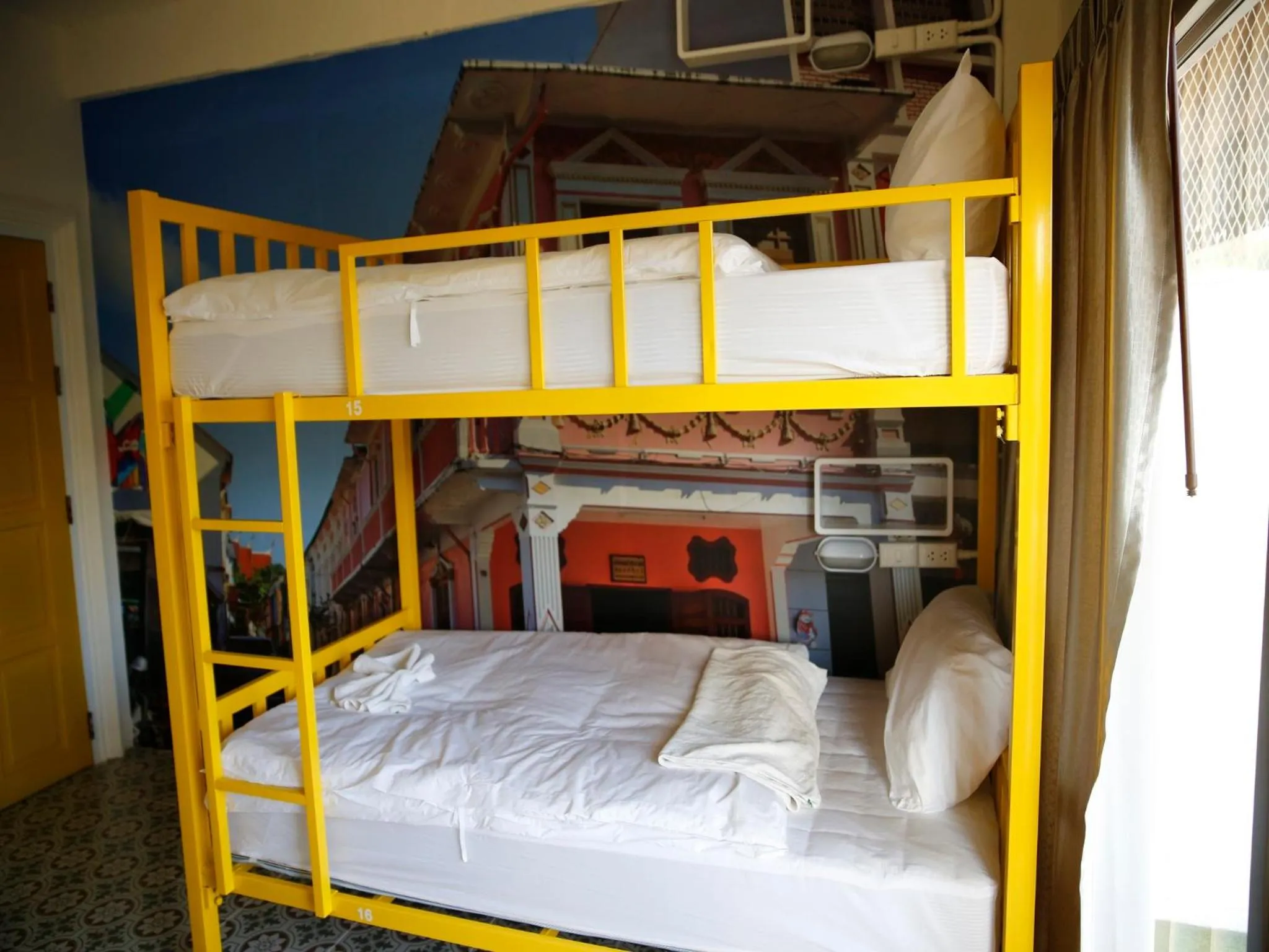 bunk bed in Sino Hostel @ Kata