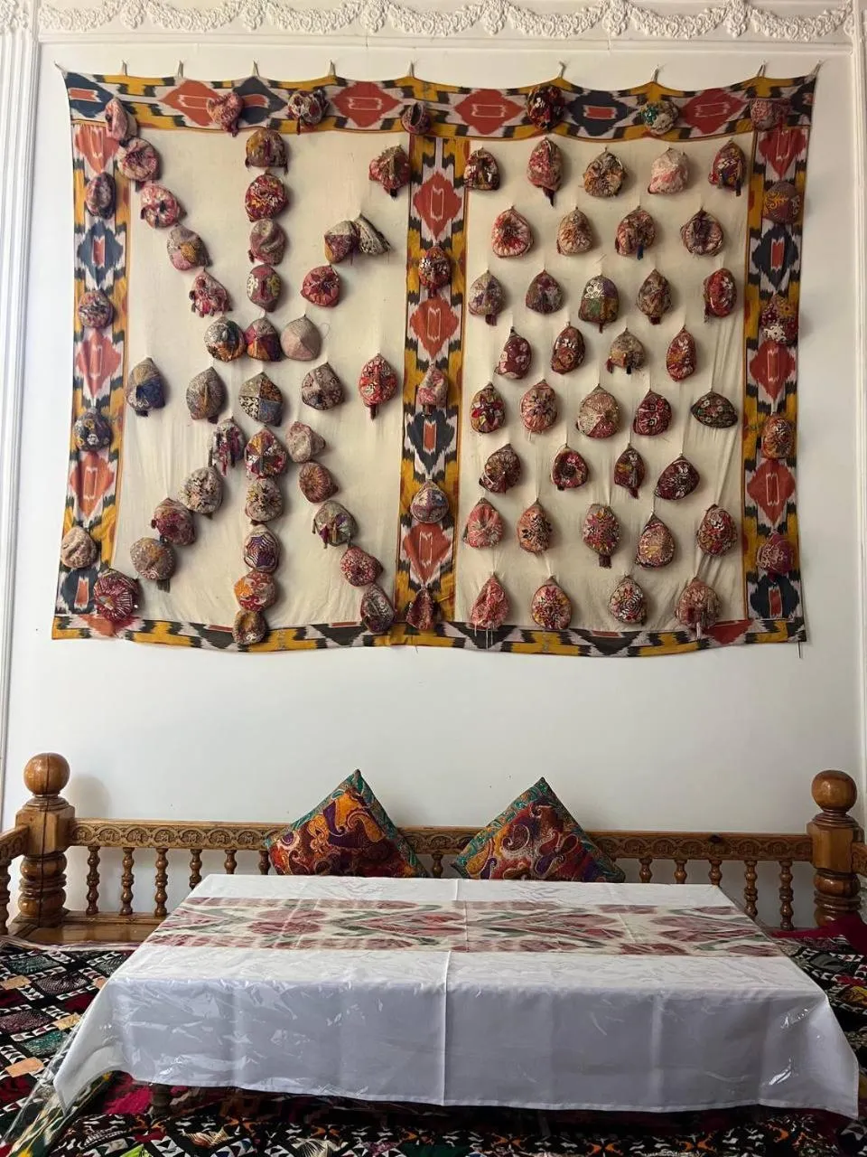 Inner courtyard view, Bed in Hotel Legende