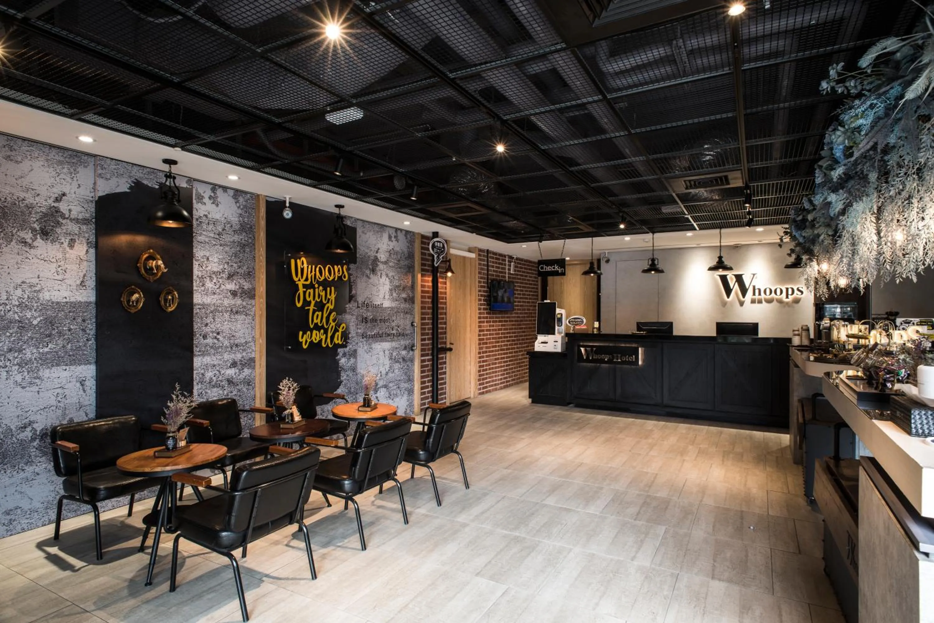 Lounge or bar in Whoops Hotel