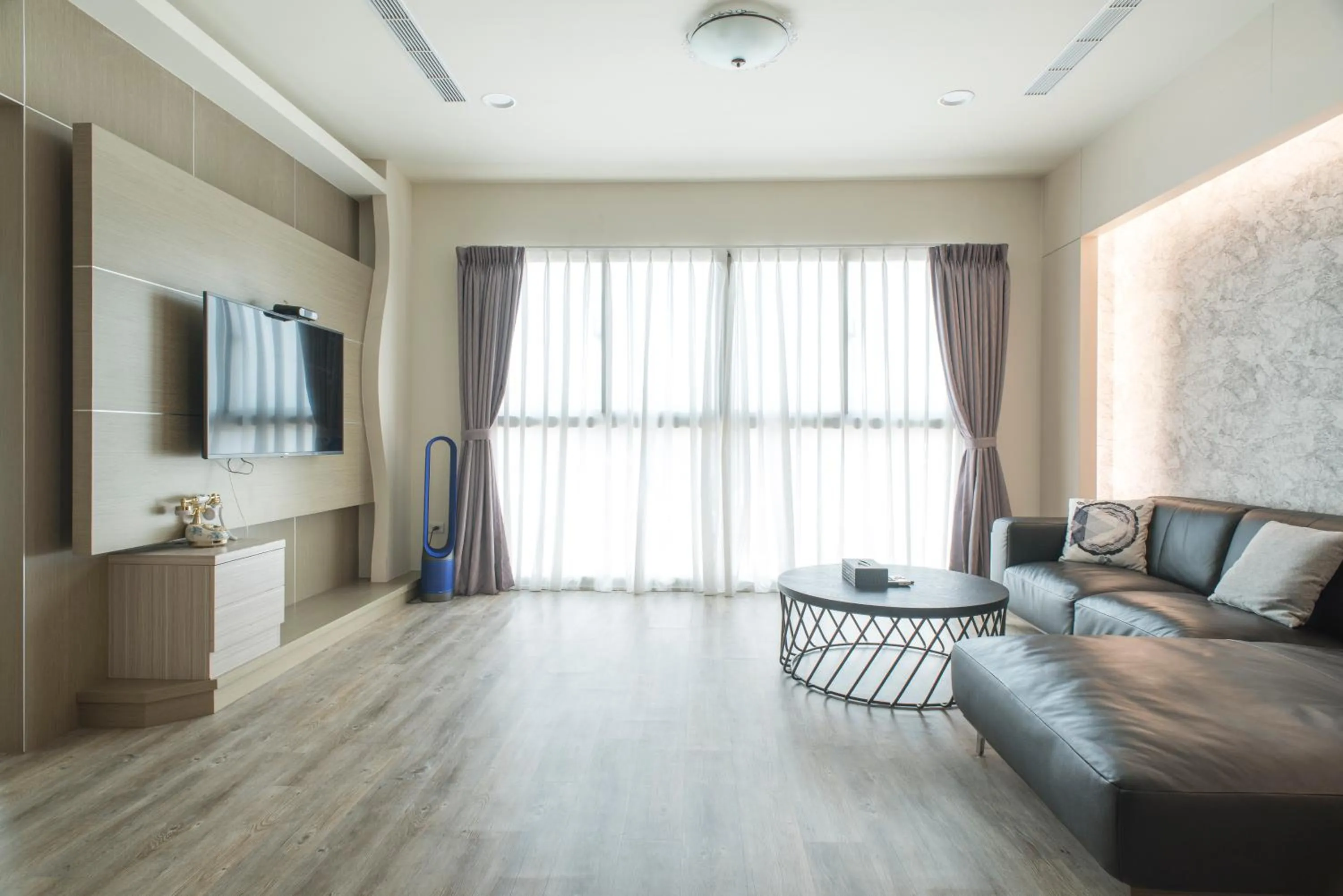 Living room in Whoops Hotel