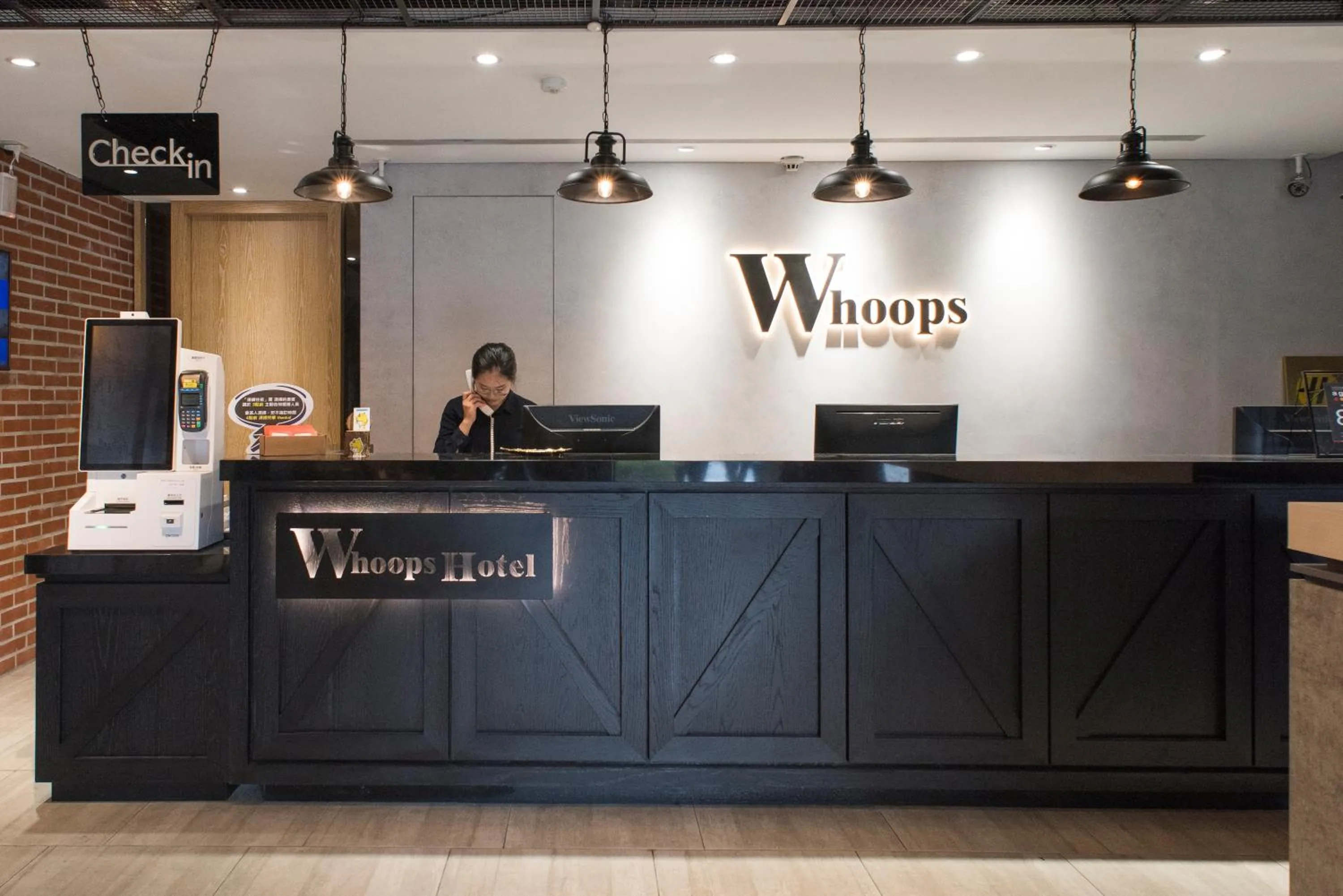 Logo/Certificate/Sign in Whoops Hotel