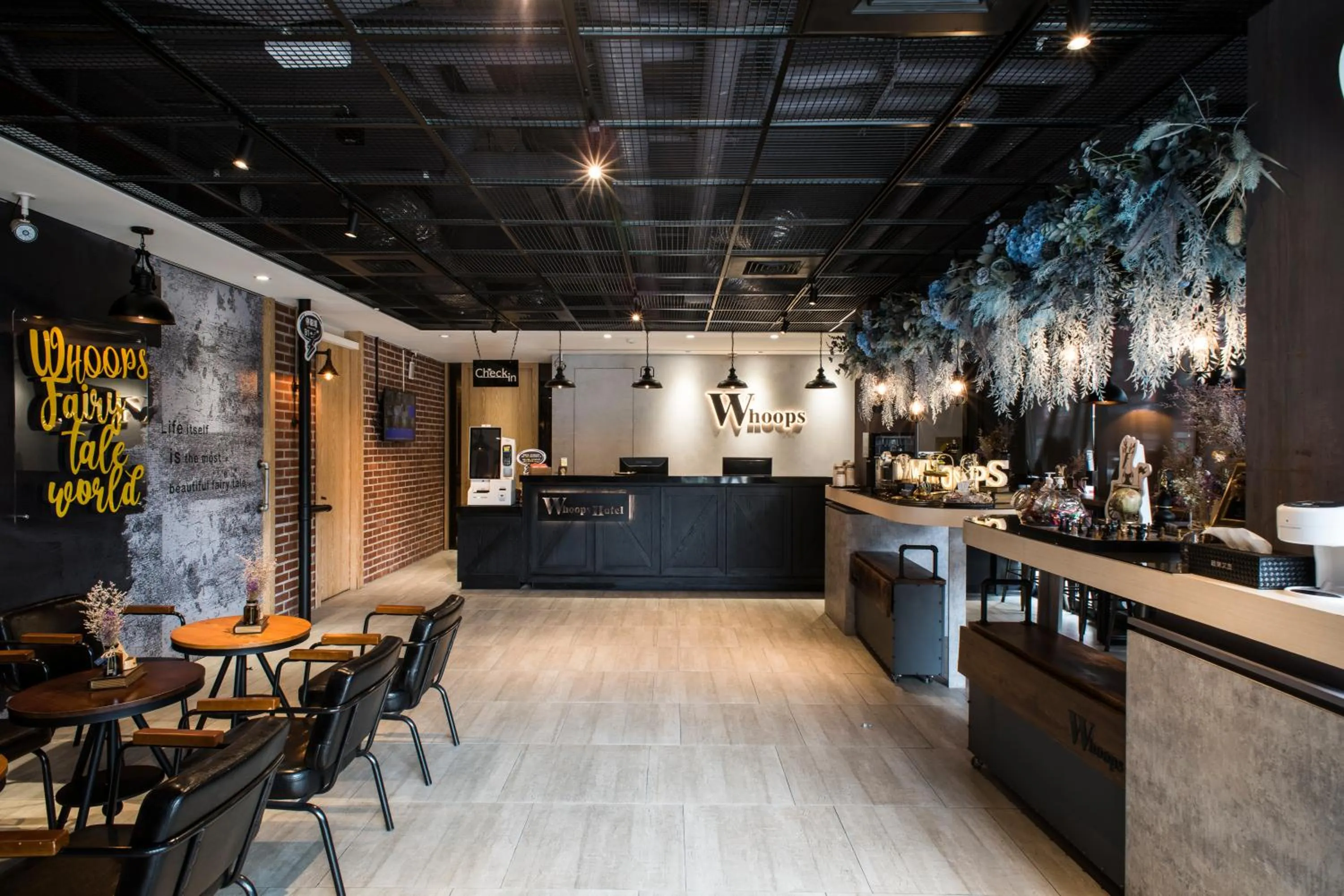 Lounge or bar in Whoops Hotel