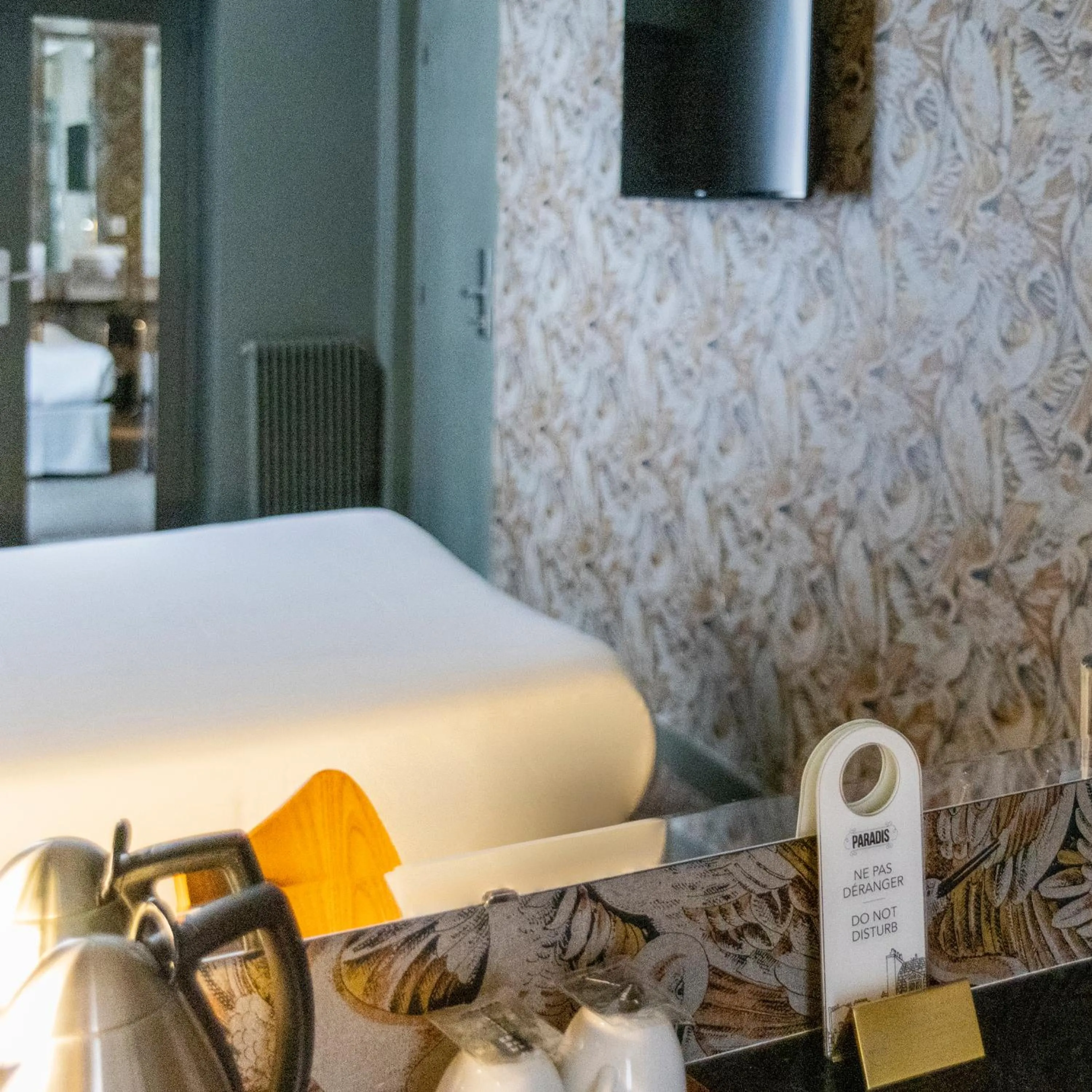 Bedroom, Bed in Hotel Paradis