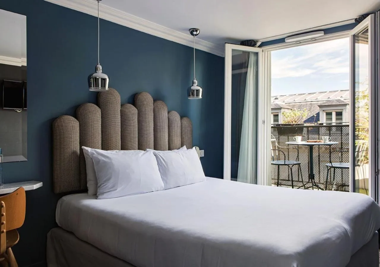 Bedroom, Bed in Hotel Paradis