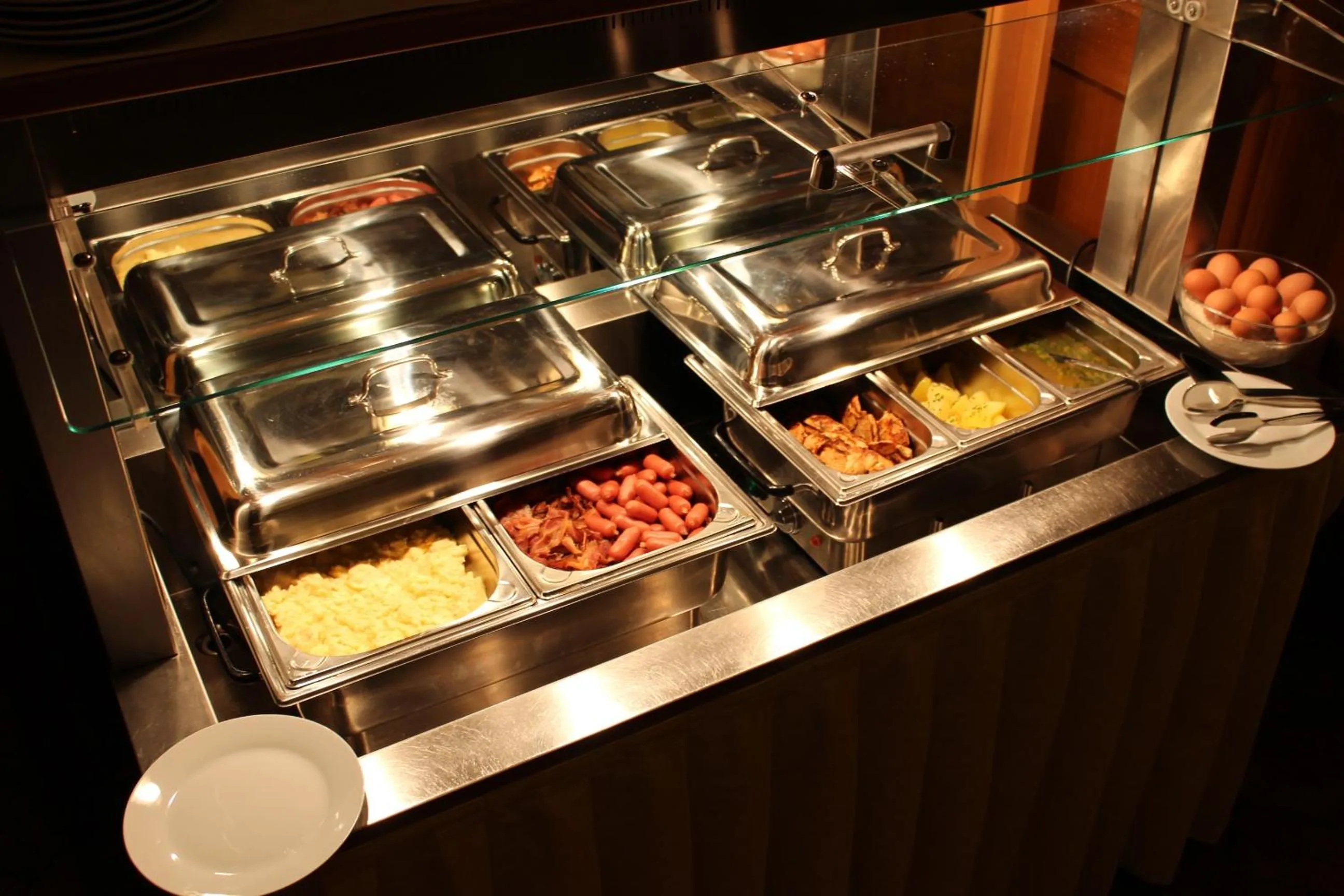 Buffet breakfast in Hotel Askania