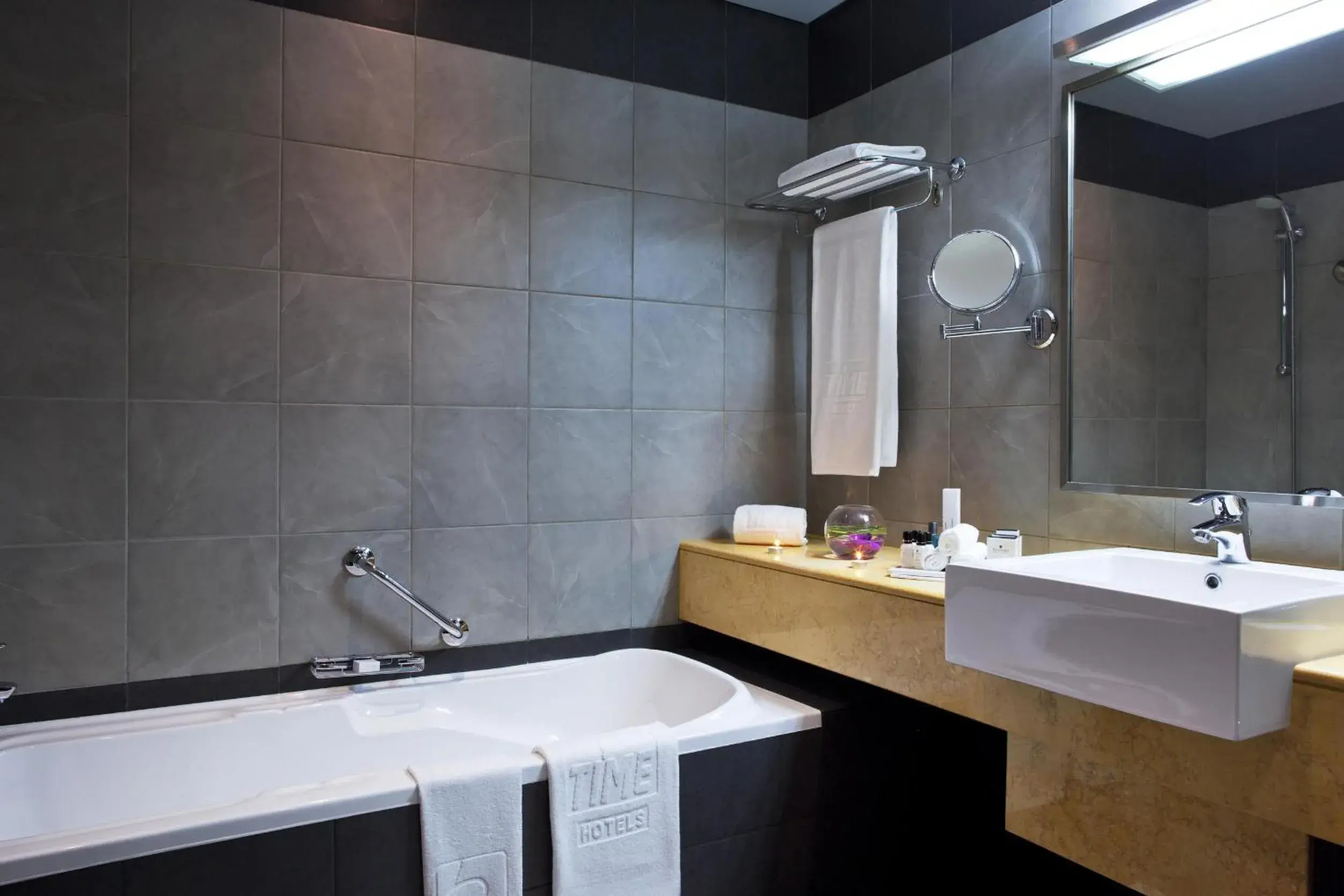 Deluxe Twin Room in TIME Grand Plaza Hotel, Dubai Airport Deluxe Twin Room in TIME Grand Plaza Hotel, Dubai Airport