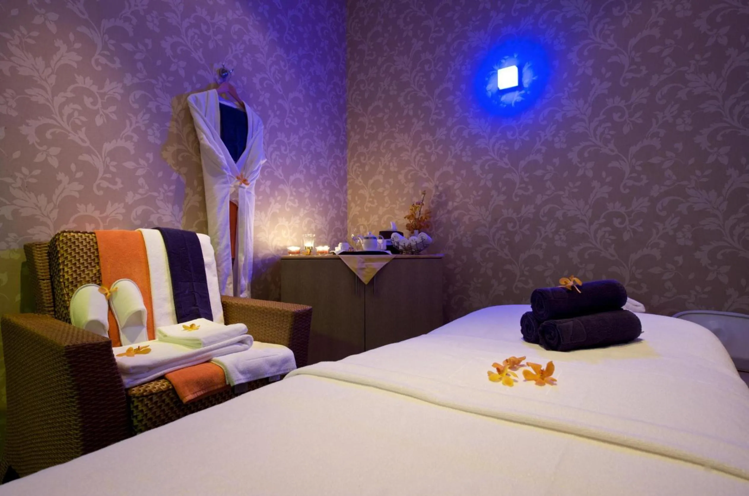 Massage in TIME Grand Plaza Hotel, Dubai Airport