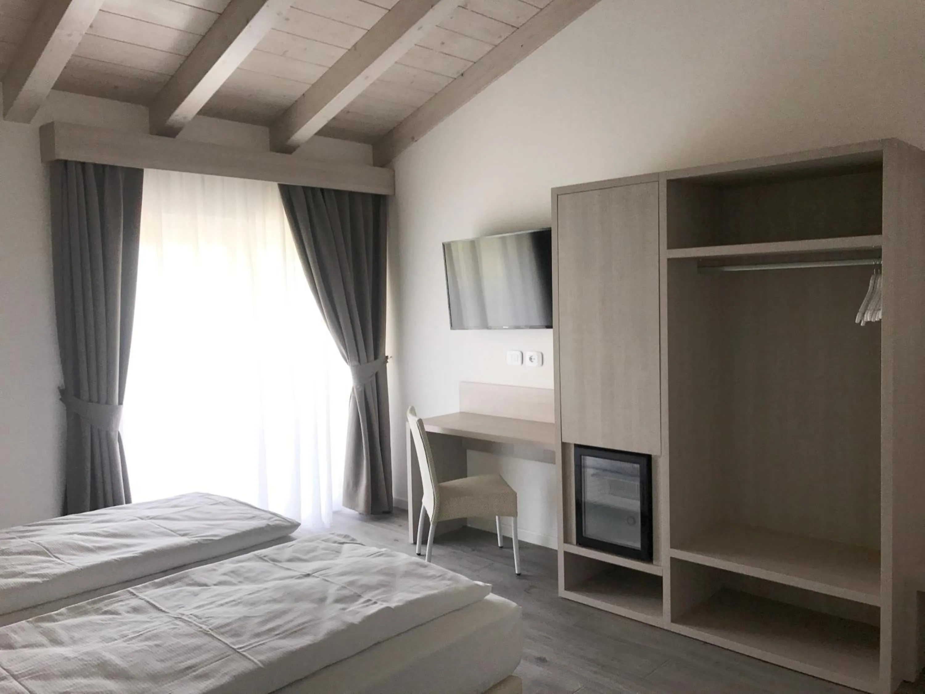 Photo of the whole room, Bed in Maso Tobel Riva del Garda
