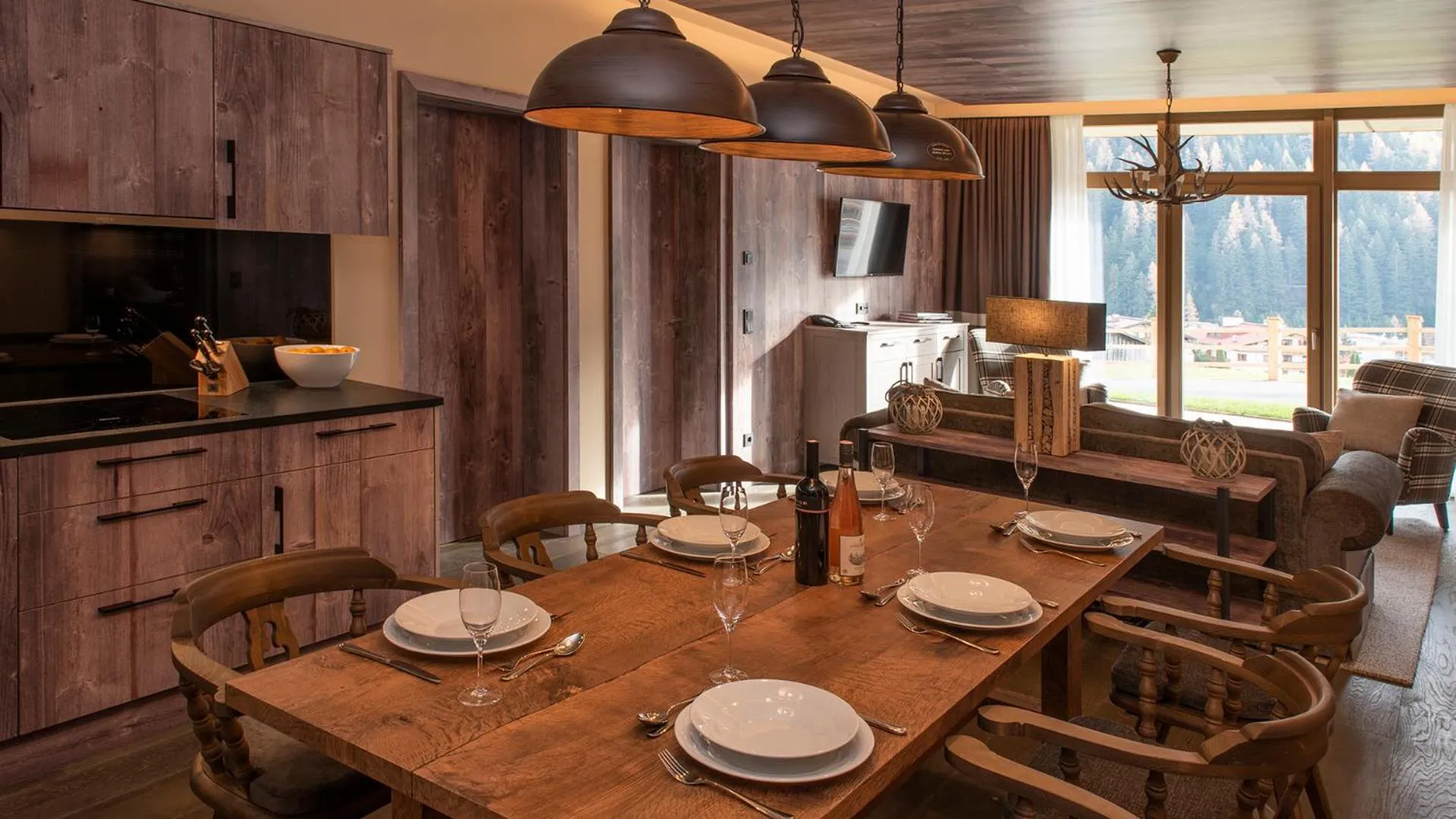 Dining area in Mountain Spa Residences
