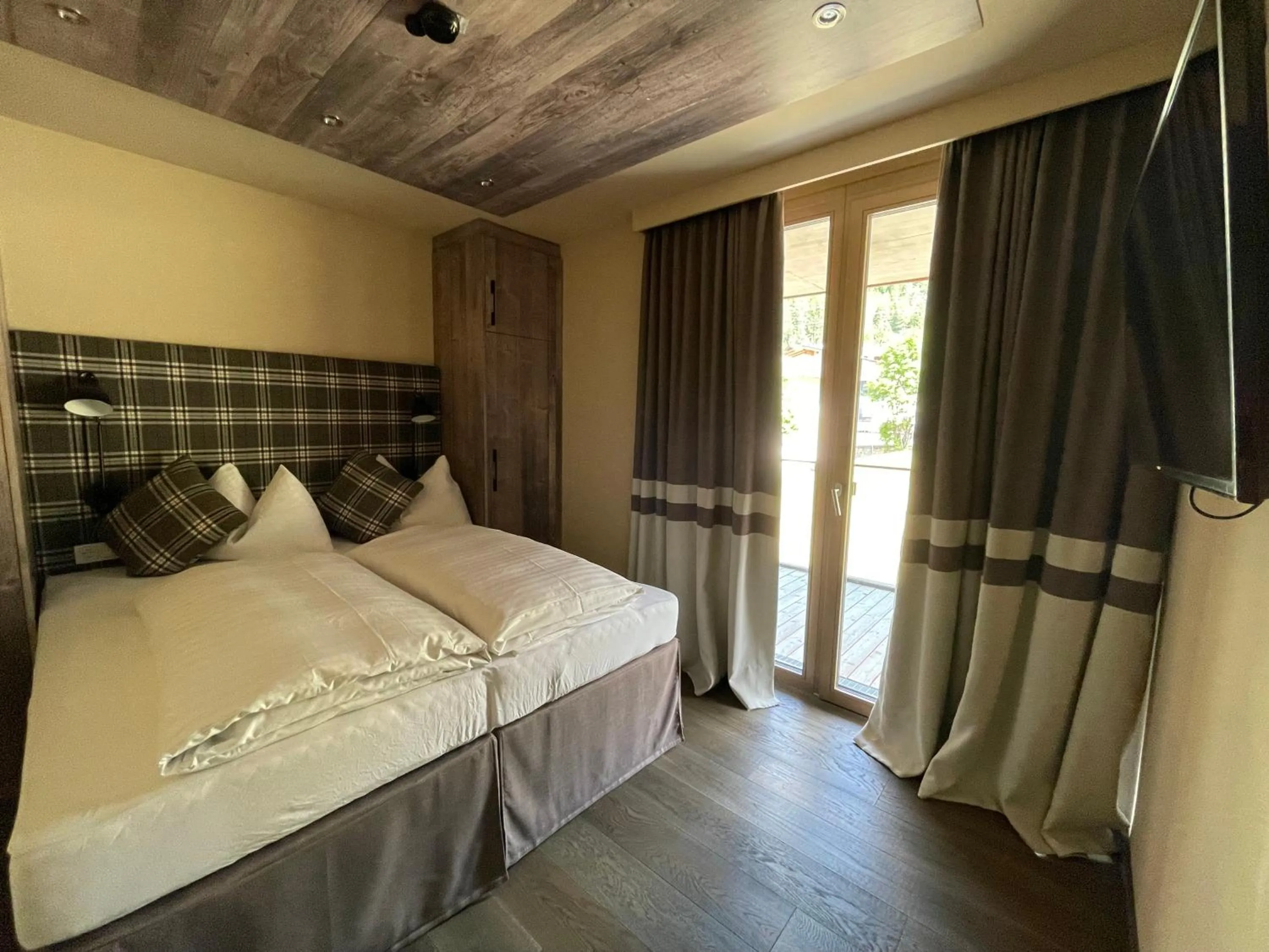 Bed in Mountain Spa Residences