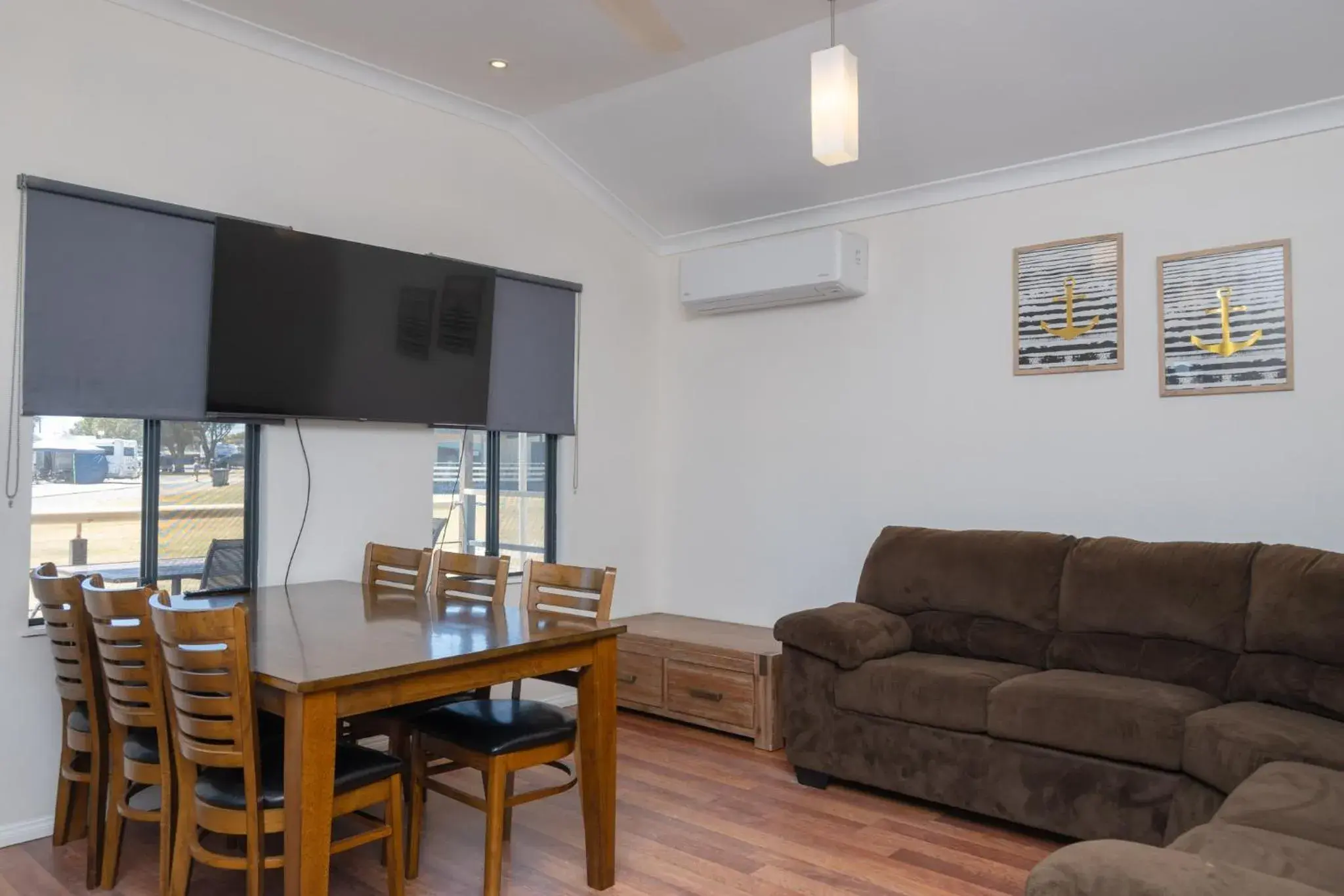 Two-Bedroom Chalet in Sunset Beach Holiday Park Two-Bedroom Chalet in Sunset Beach Holiday Park