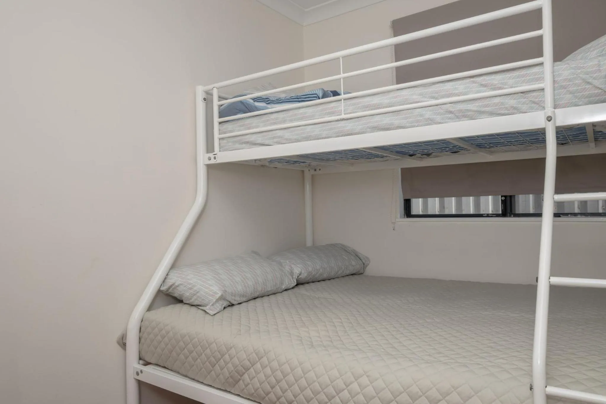 Bedroom, Bed in Sunset Beach Holiday Park