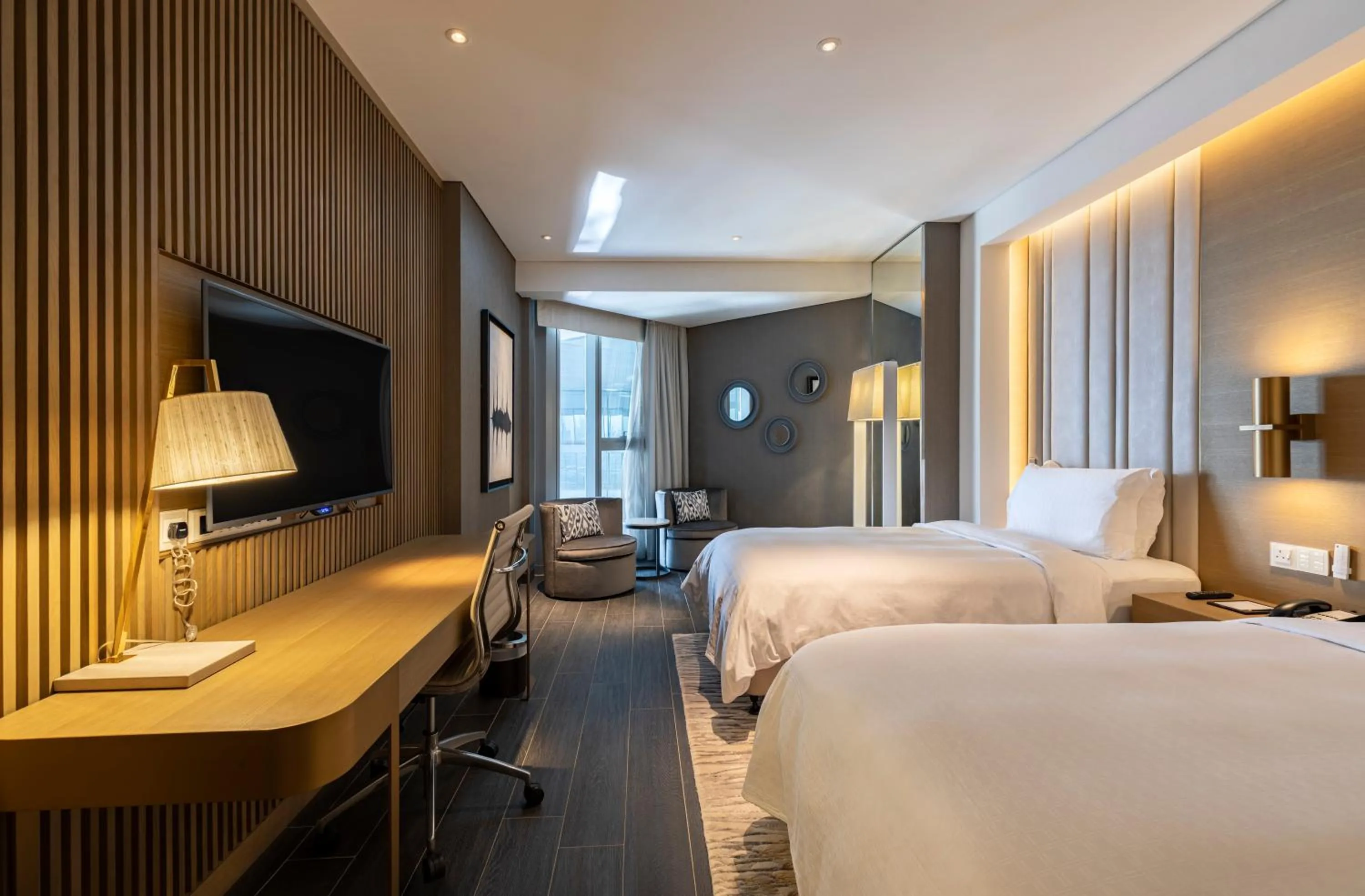 Bedroom, Bed in Al Bandar Rotana – Dubai Creek