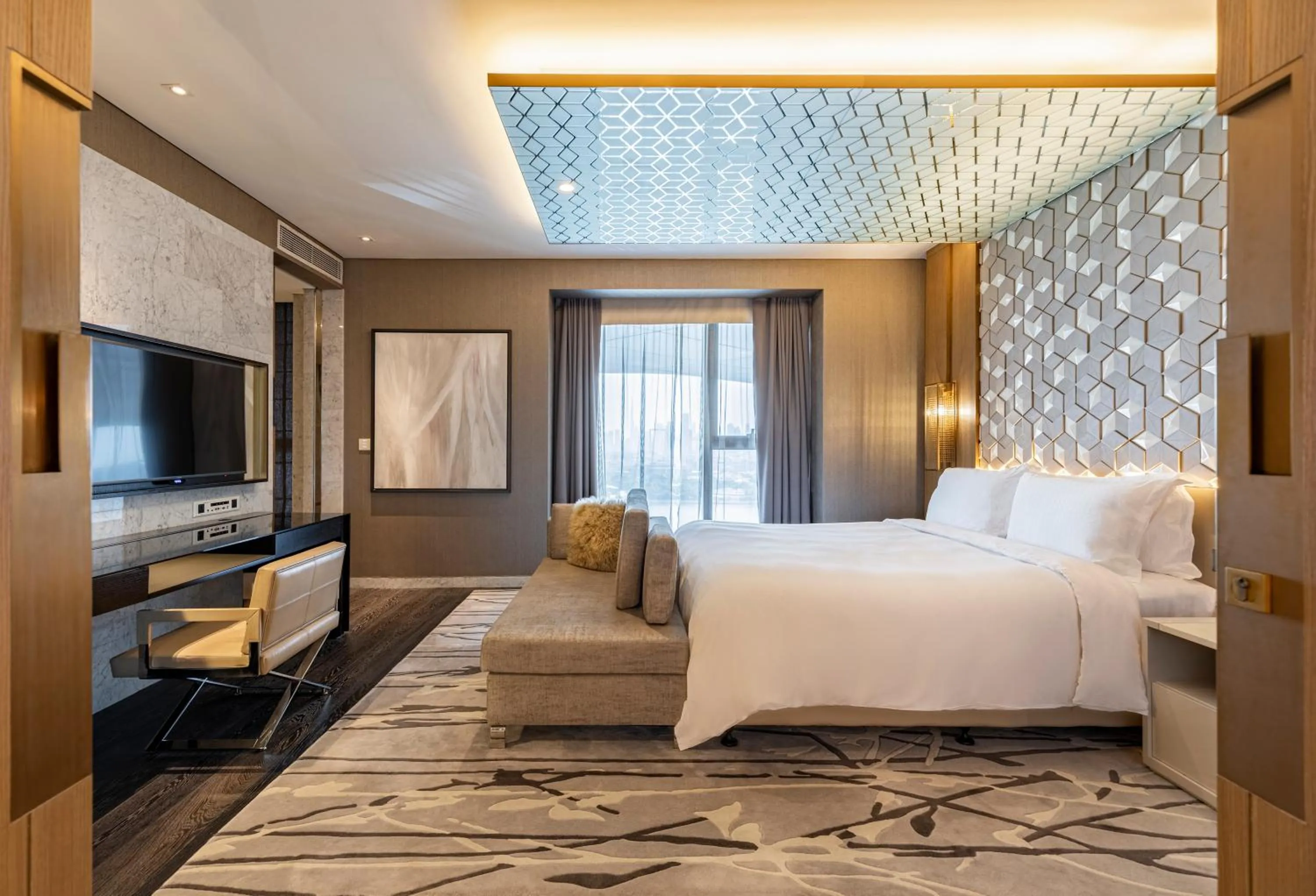 Bedroom, Bed in Al Bandar Rotana – Dubai Creek